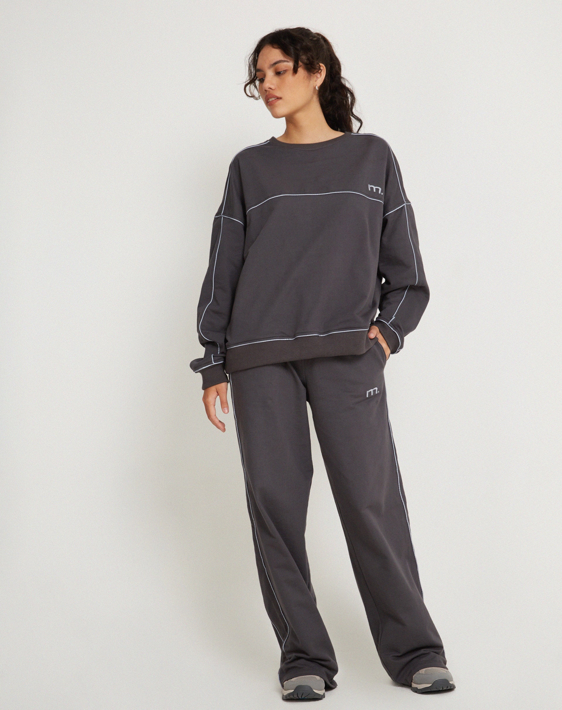 Abbildung der Benton Wide Leg Jogger in Beluga Grey