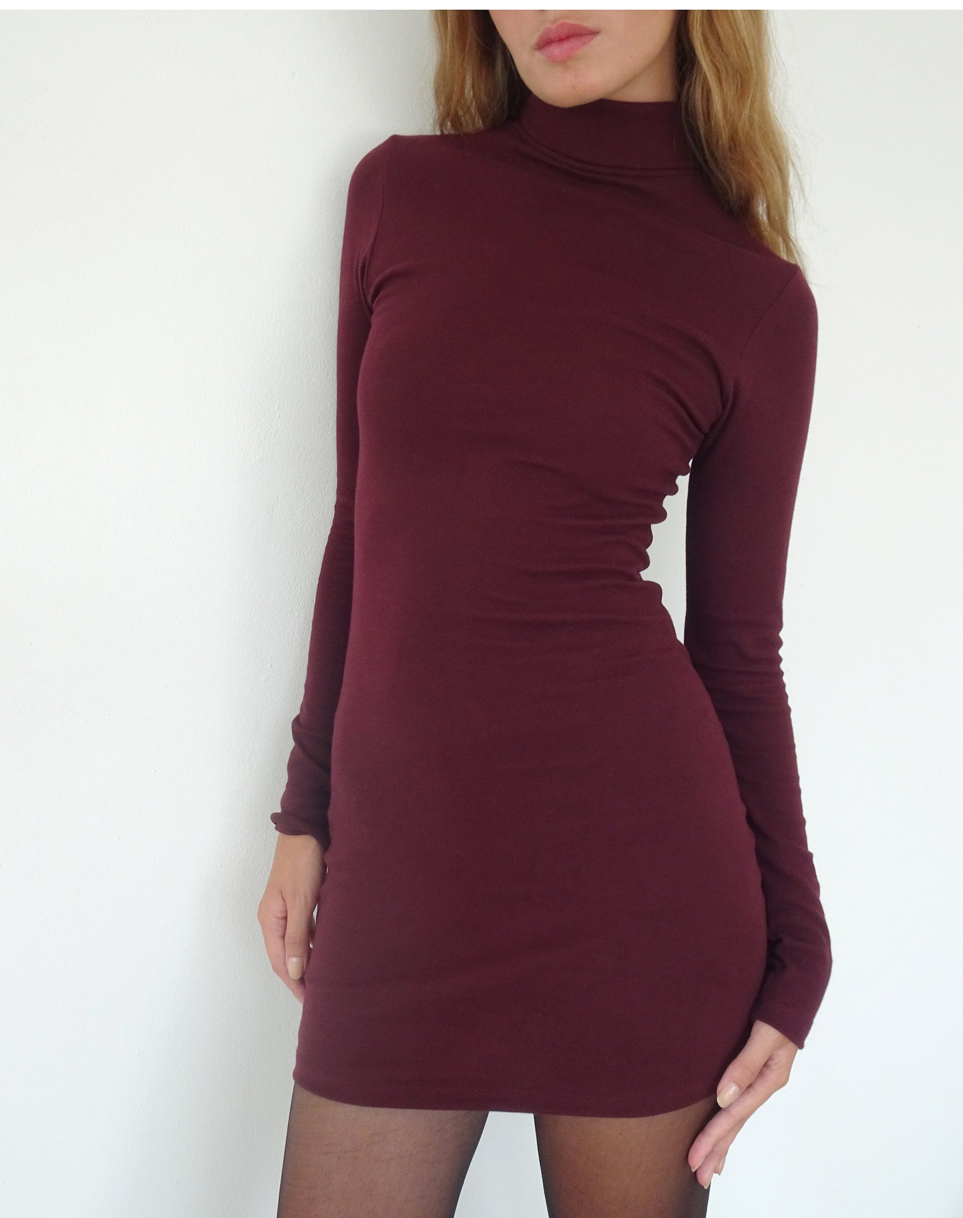 Image of Yrion Rollkragen-Bodycon-Minikleid in Burgunderrot