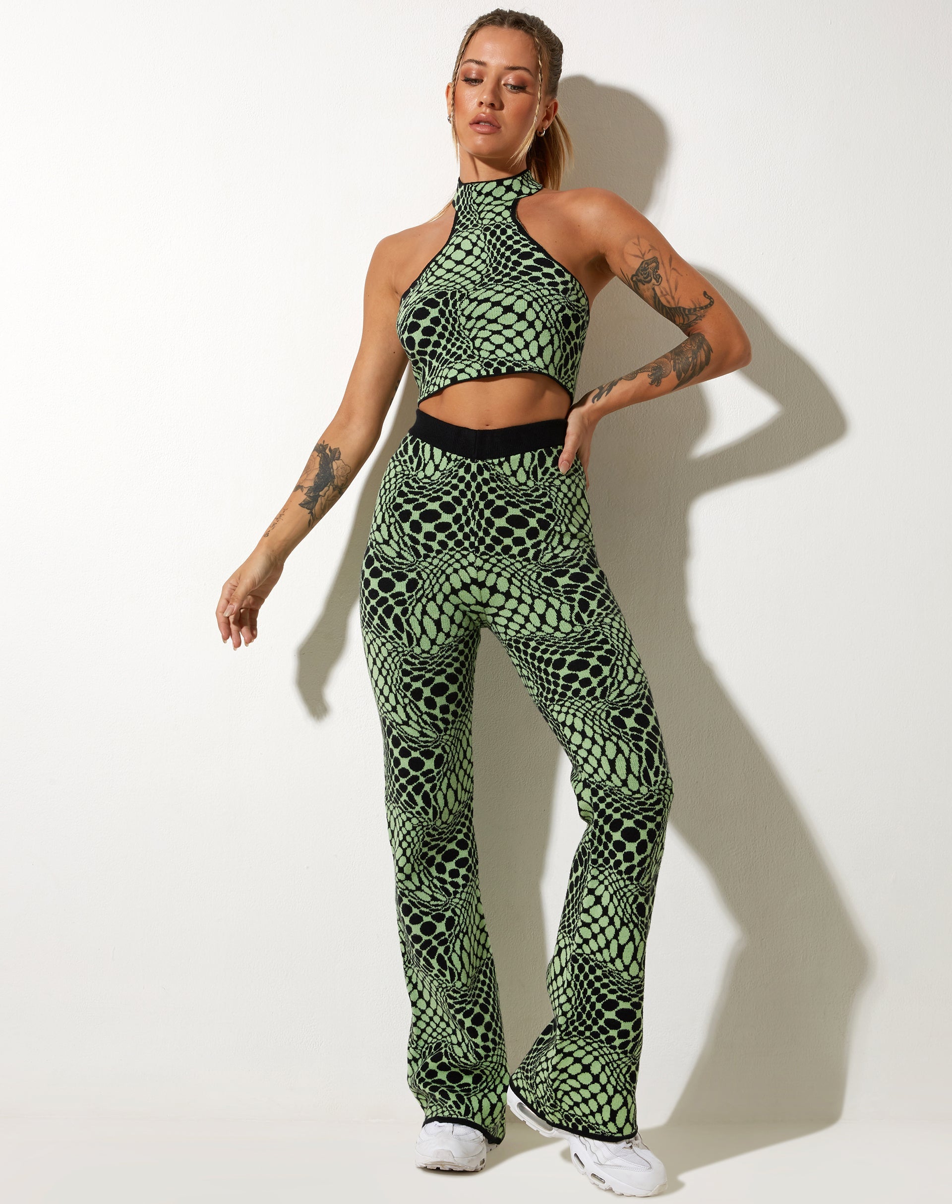 Abbildung der Yuana Hose in Geo Polka Arcadian Green