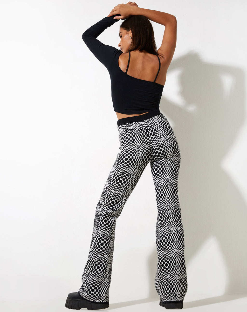 Yuana Hose in Monochrom-Optik Square Schwarz und Weiß