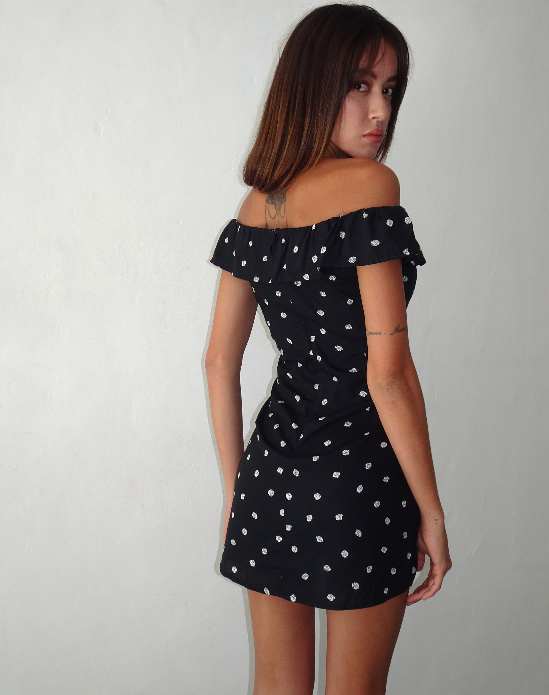 Bild von Yudia Bardot Mini Dress in Ditsy Rose Schwarz