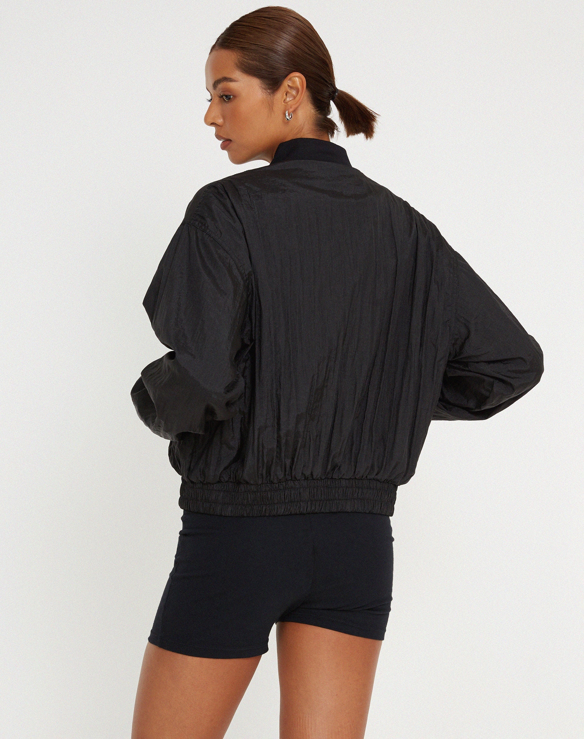 Abbildung der Yuu Shell Jacket in Schwarz