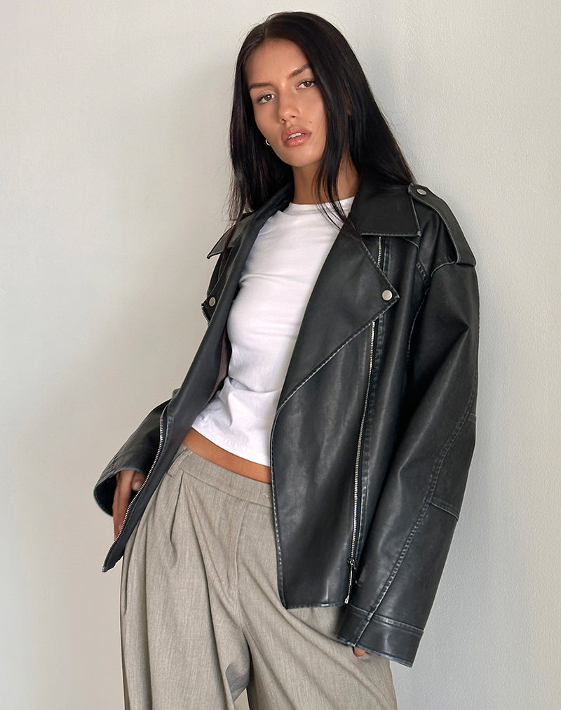 Bild von Zebbie Distressed PU Biker Jacke in Schwarz