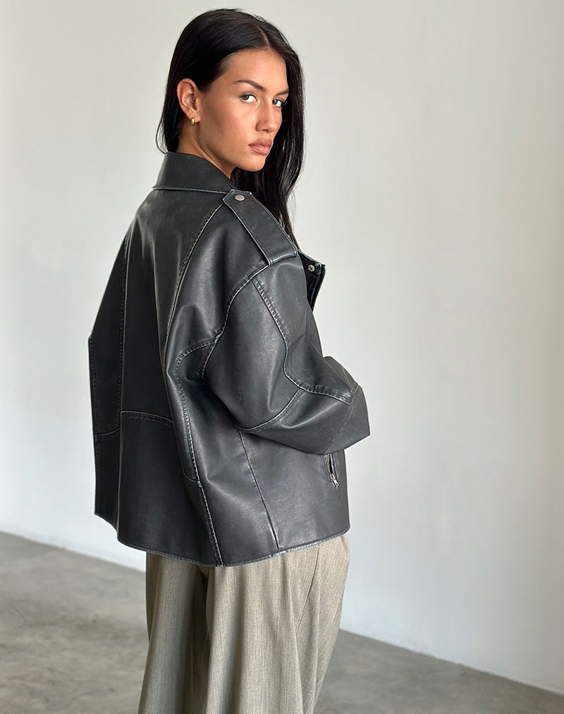 Bild von Zebbie Distressed PU Biker Jacke in Schwarz
