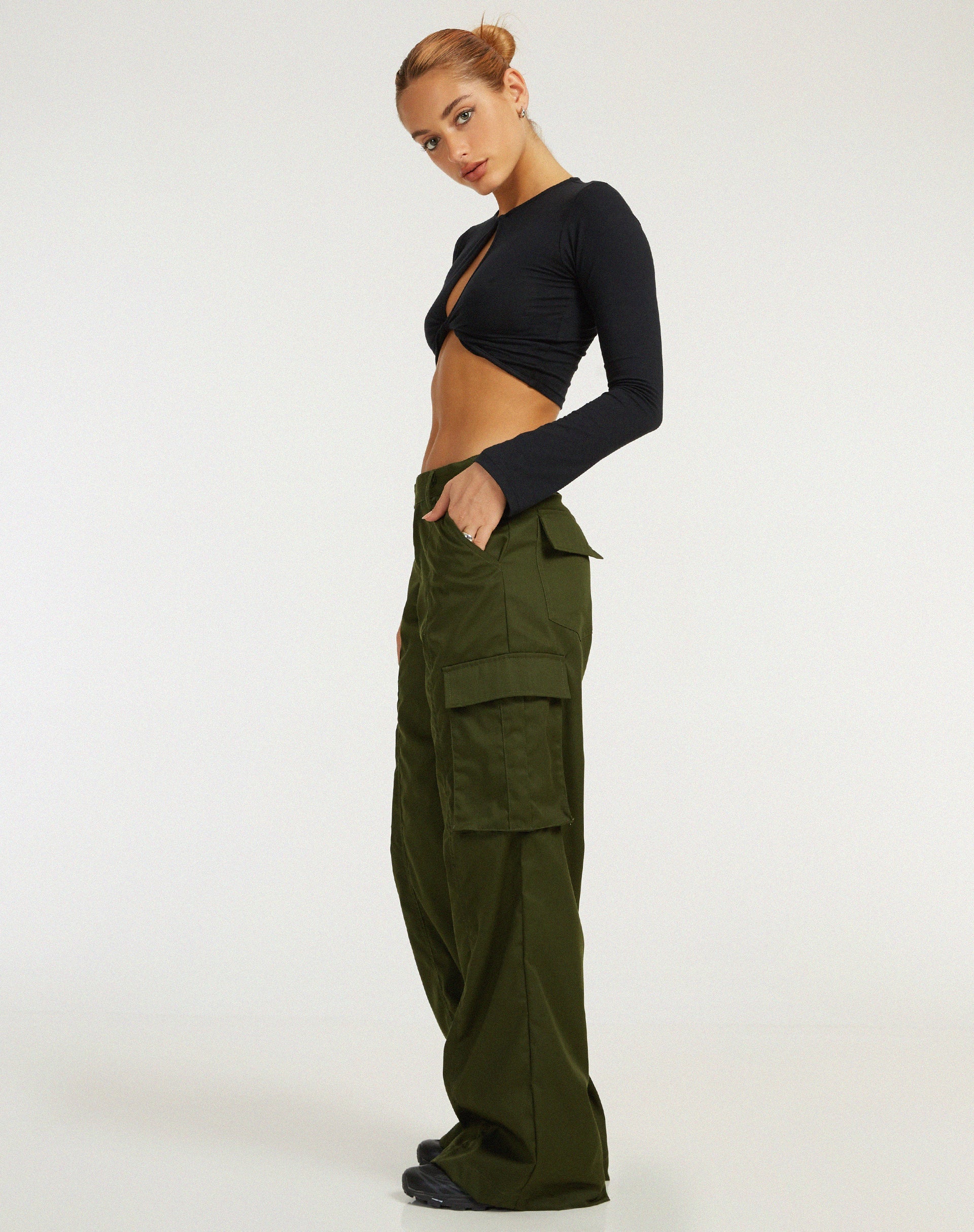 Abbildung der Calix Cargo-Hose in Forest Green