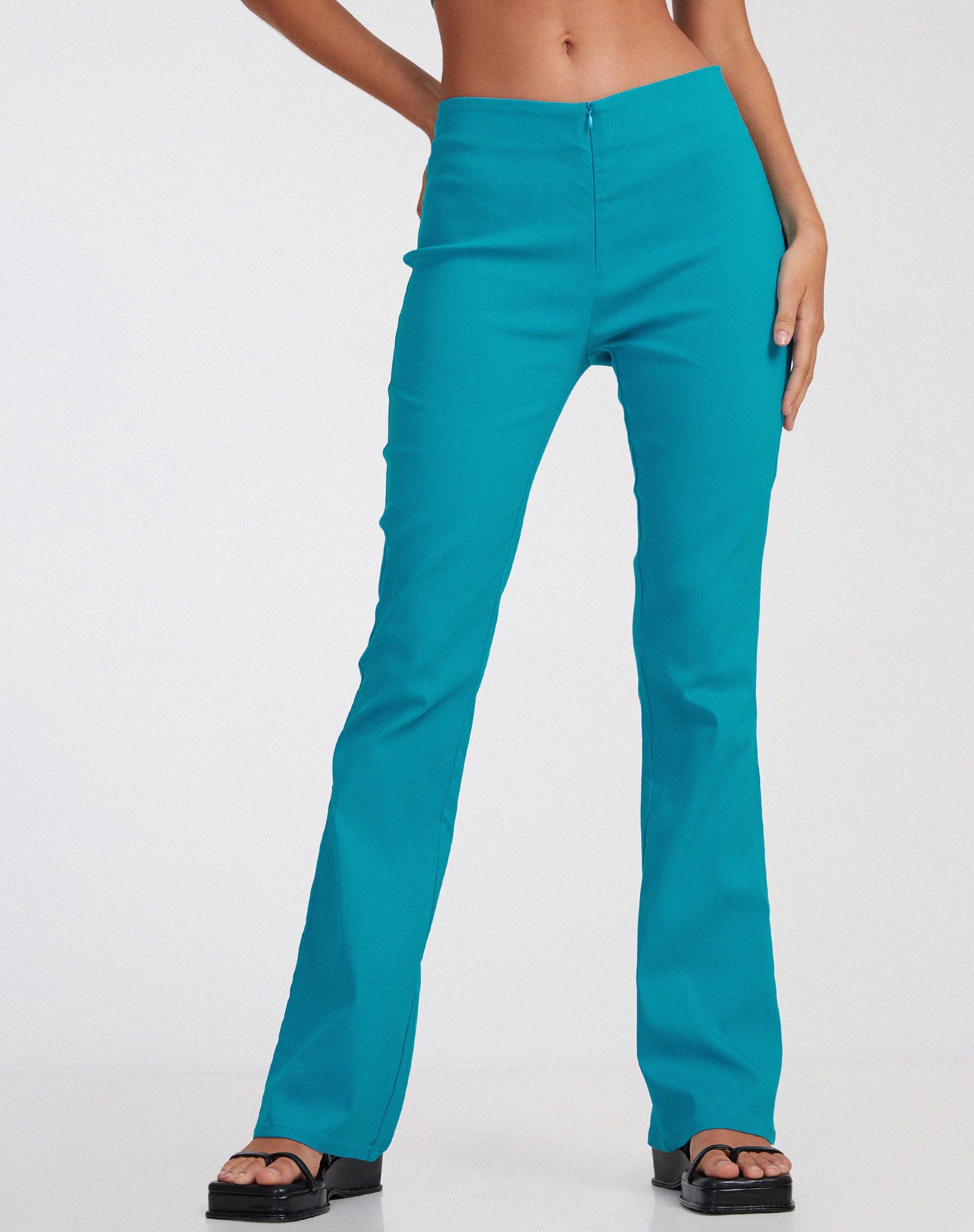 Abbildung der Zenovia Schlaghose in Tailoring Azure Blue