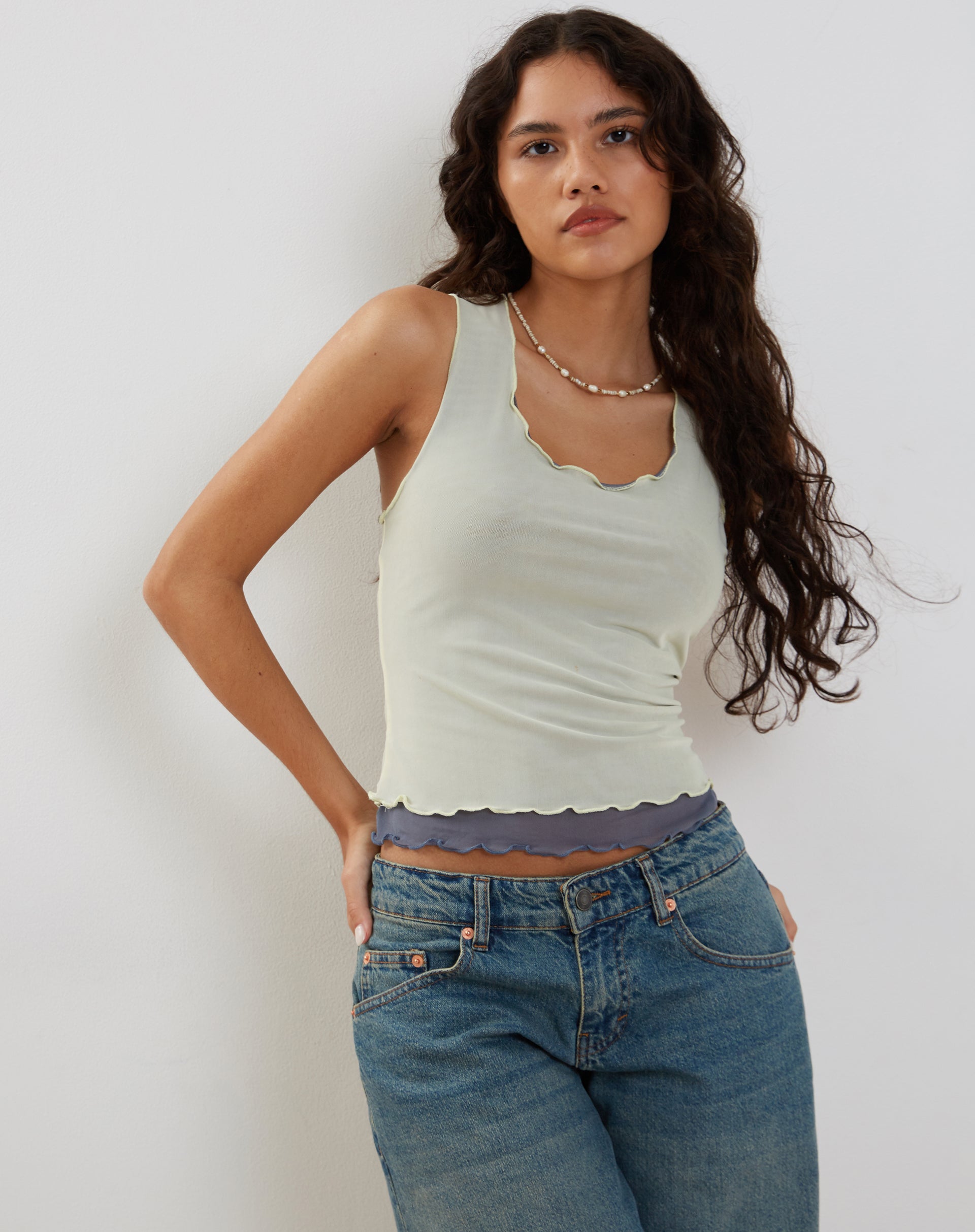 Image of Zeta Vest Top in Gelb mit marineblauem Innenfutter