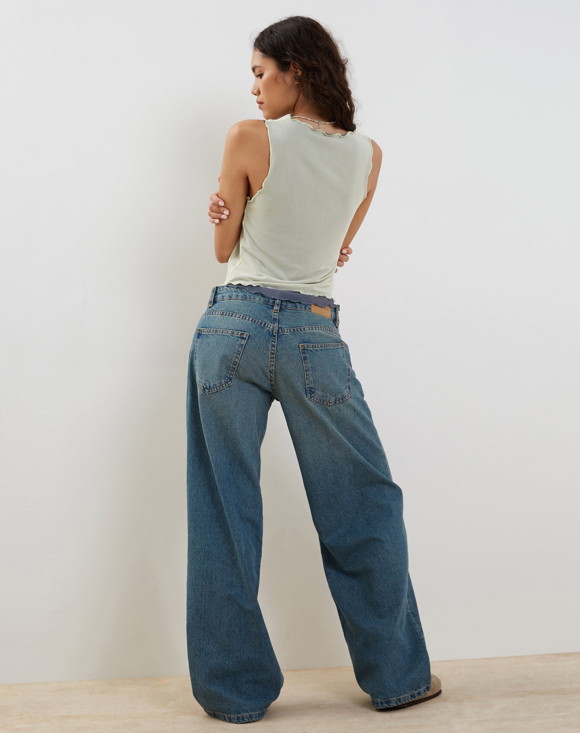 Image of Zeta Vest Top in Gelb mit marineblauem Innenfutter