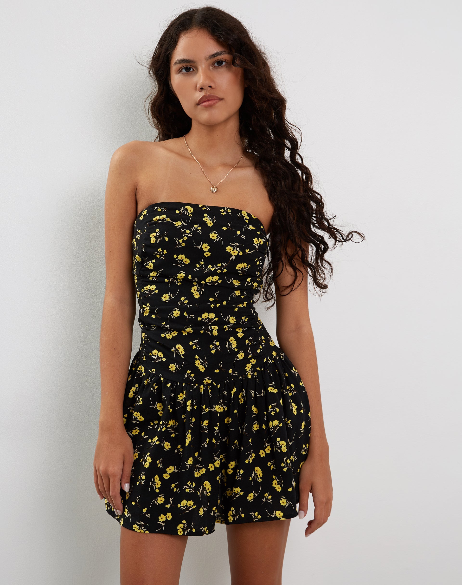 Image of Zhao Bandeau-Minikleid in Butterblume Schwarz und Gelb