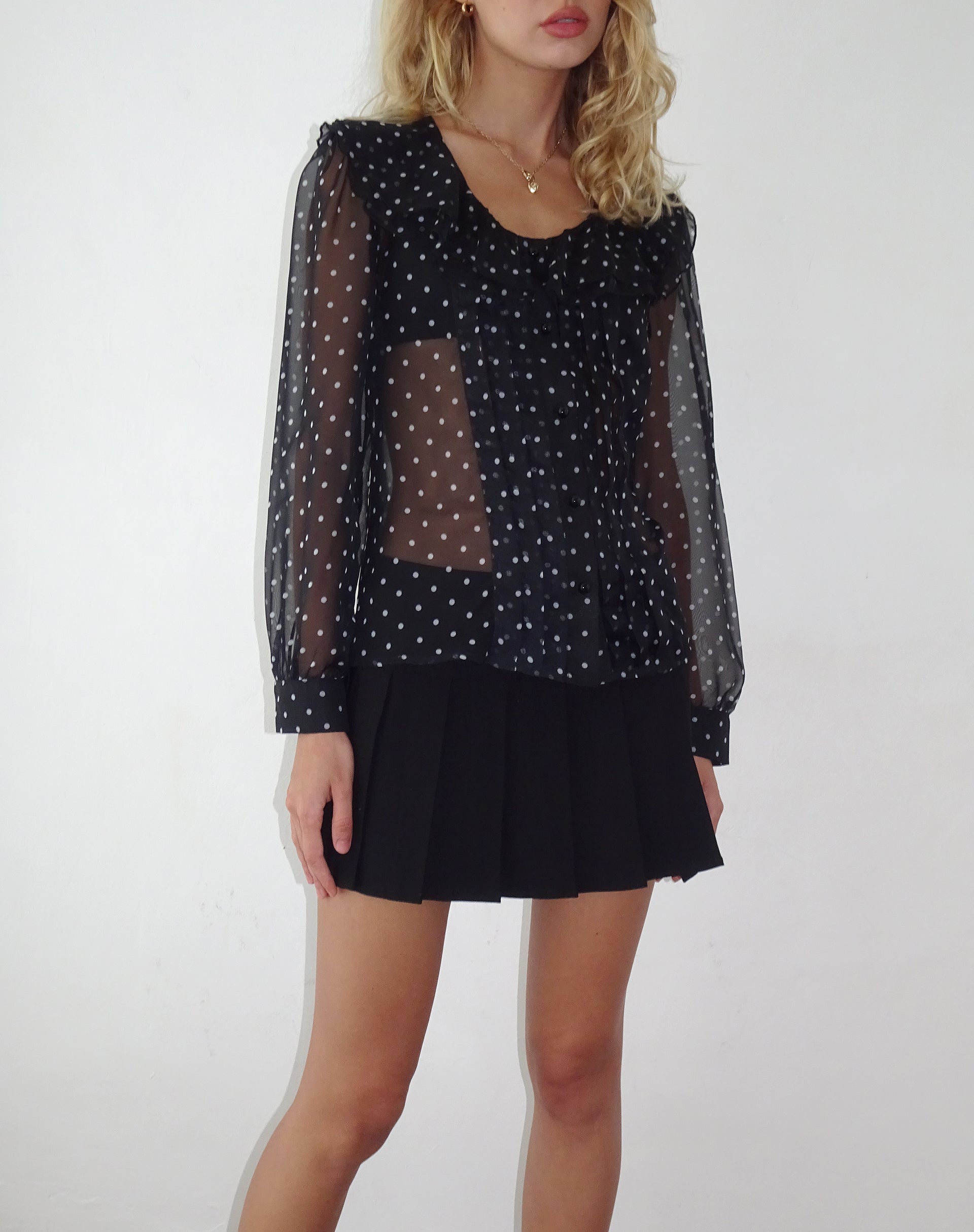 Image of Zinnia Bluse aus schwarzem Polka-Chiffon