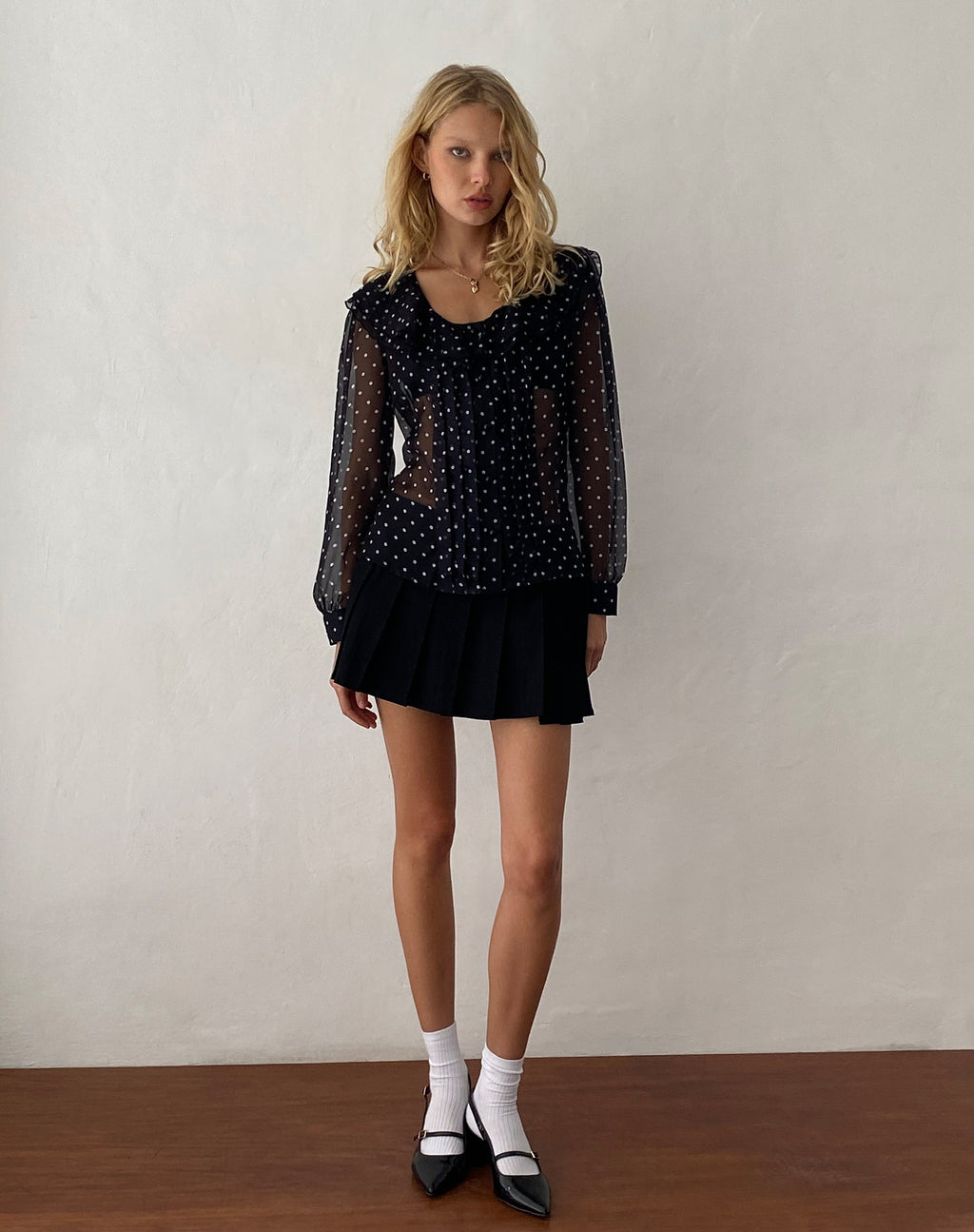 Zinnia-Bluse aus schwarzem Polka-Chiffon