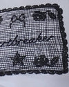 weiß mit schwarzer Umrandung
