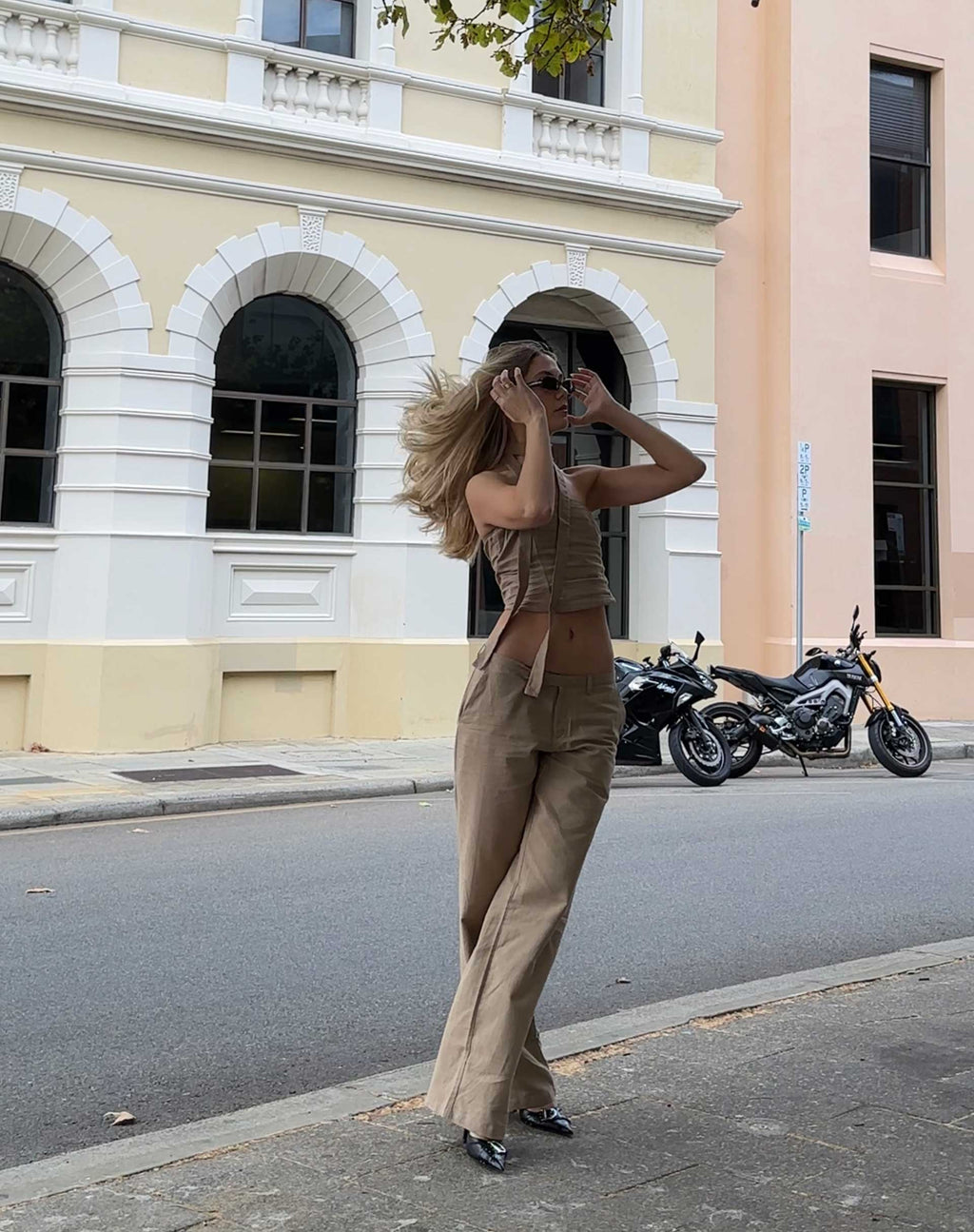 MOTEL X JACQUIE Jawi-Hose in hellem Taupe