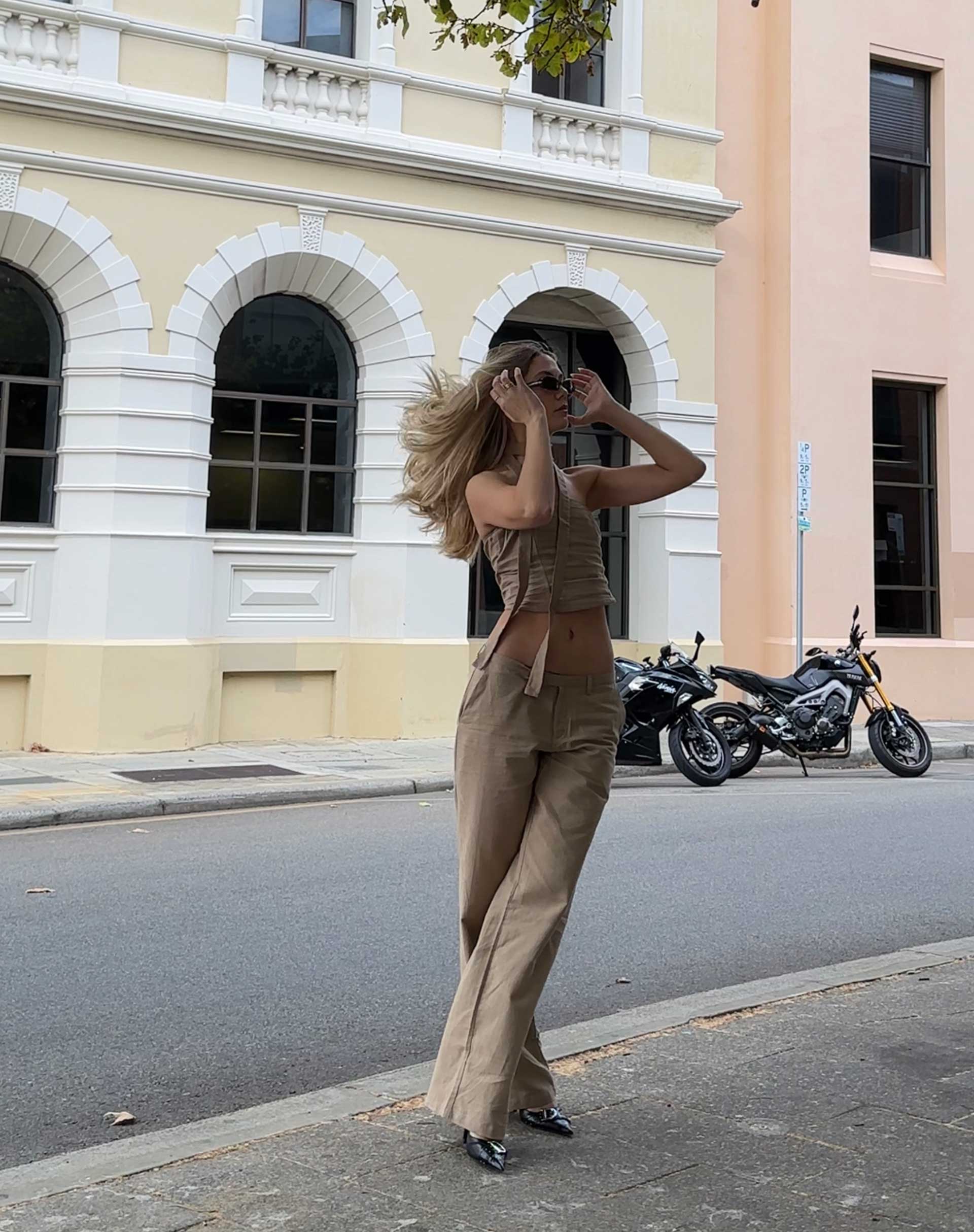 Abbildung der MOTEL X JACQUIE Jawi-Hose in Light Taupe