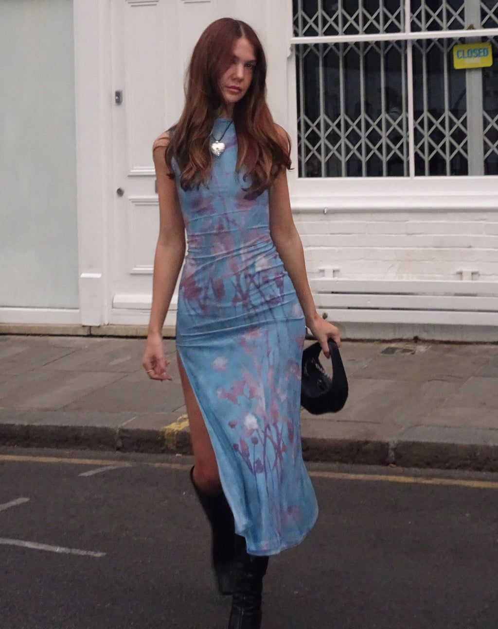 MOTEL X JACQUIE Flo Midikleid aus Lumen Mesh Blau
