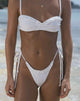 Image of Lentra Bikiniunterteil mit Rüsche in Broderie Weiß