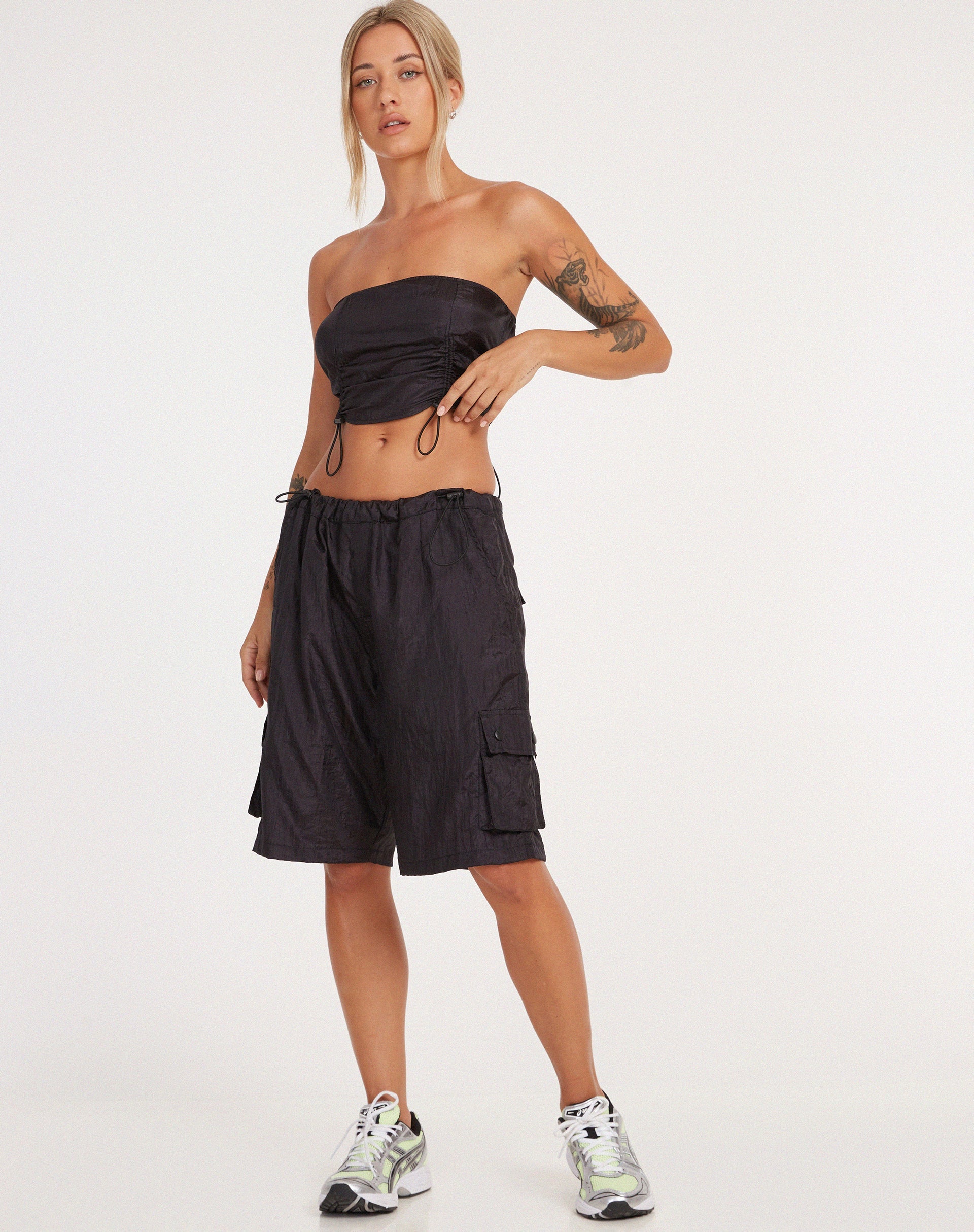 Bild von Isao Bandeau Top in Schwarz