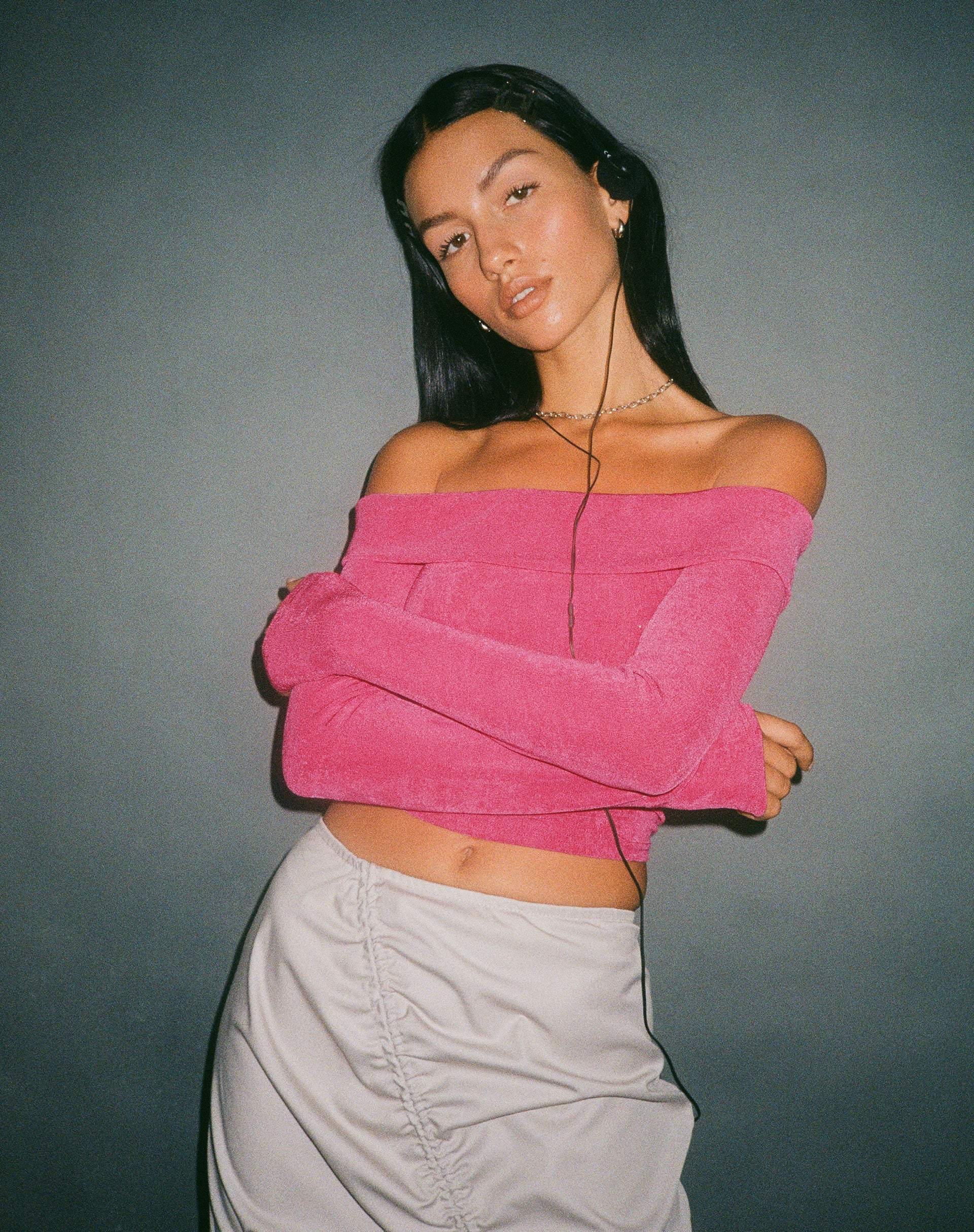 Bild von MOTEL X JACQUIE Nasari Bardot Crop Top in Magenta