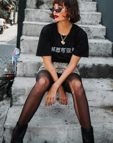 Bild von Oversize Basic Tee in Rebel Girls Schwarz