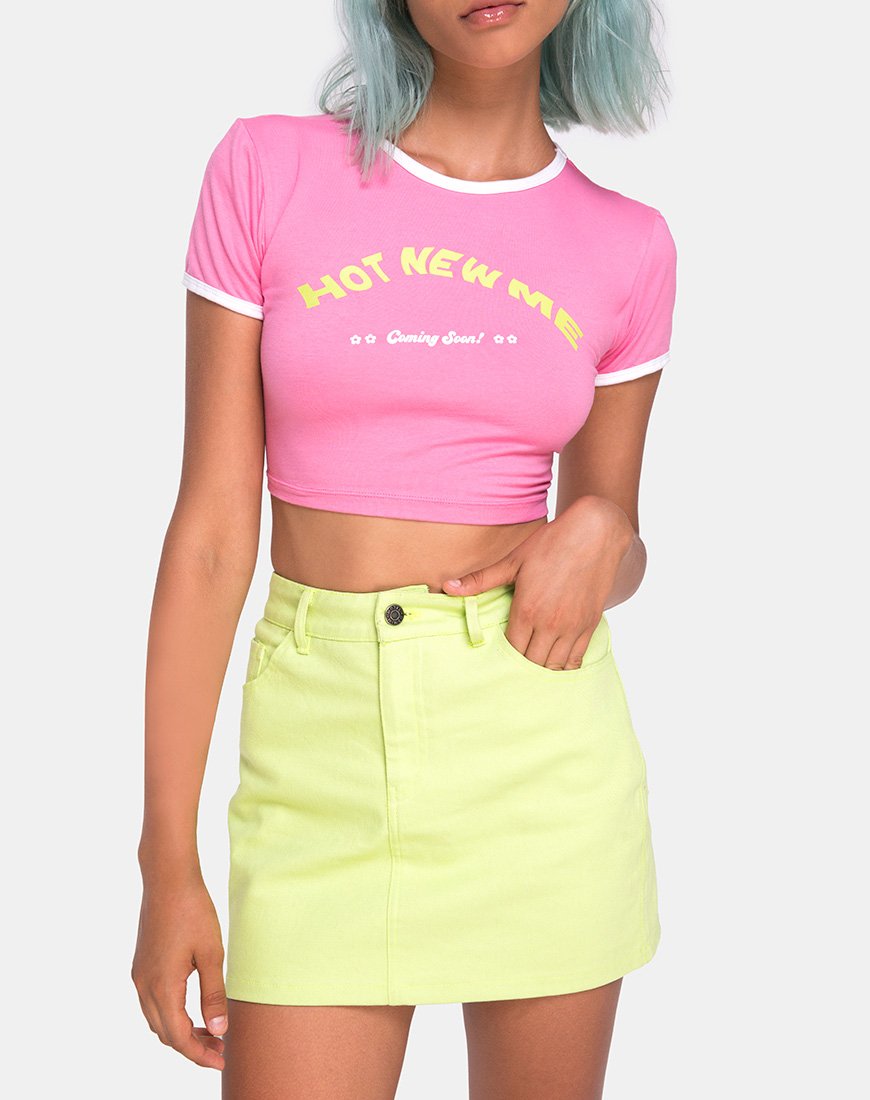 Image of Mandita Crop Top in leuchtendem Pink mit Hot New Me Text X Top Girl