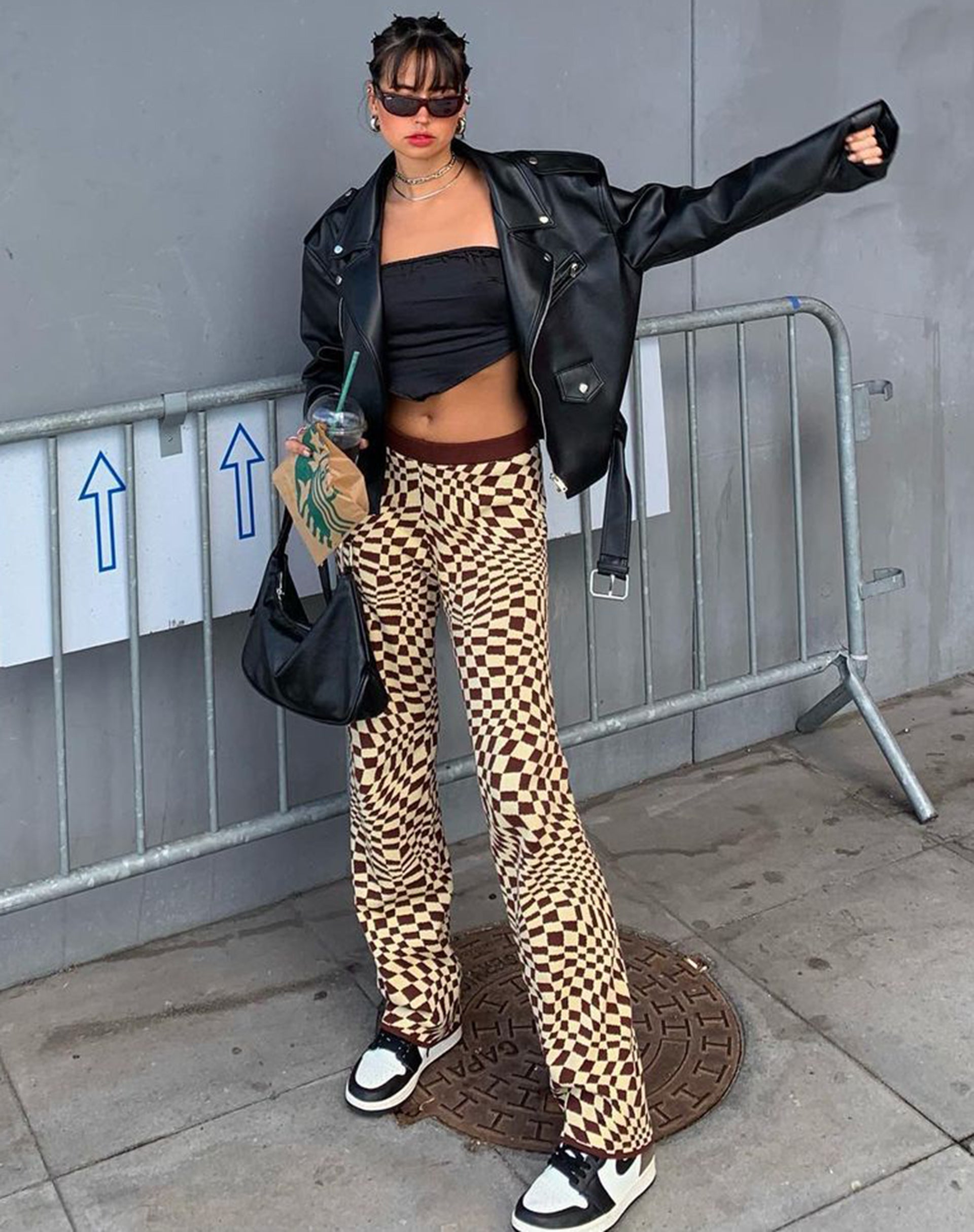 Image of Yuna Hose aus Strick mit quadratischer Fahne Kaffee Quarz