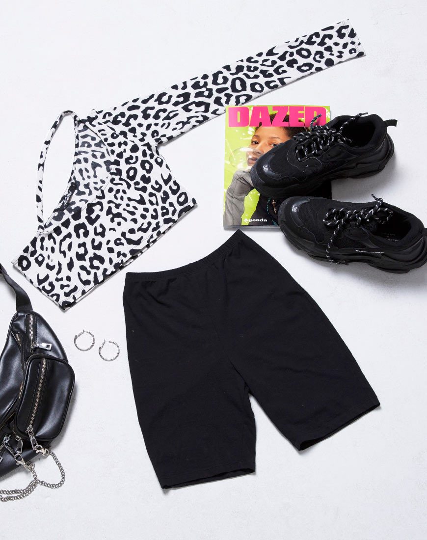 Nure Crop Top in Mono Animal Grau und Weiß