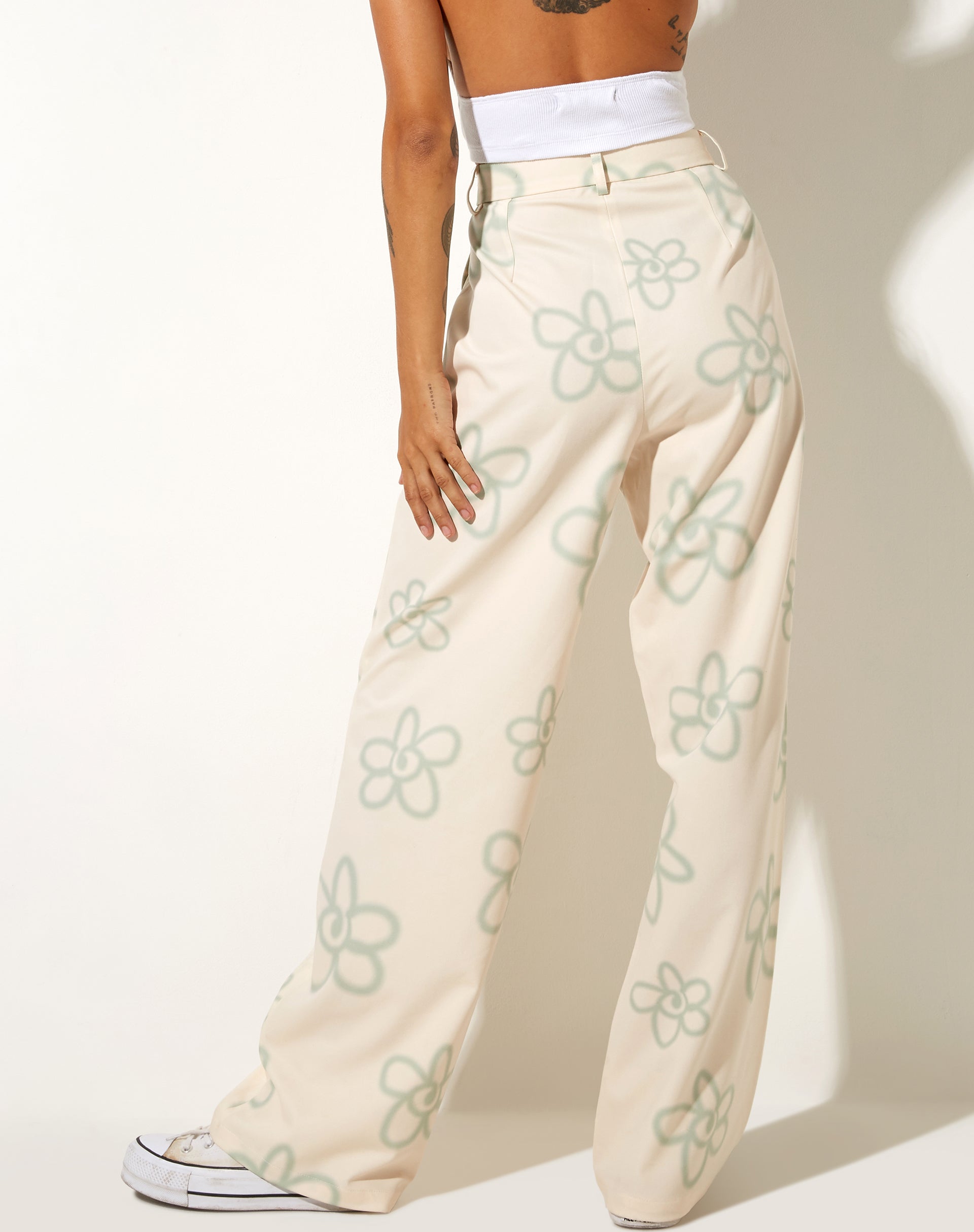 Image of Abba Hose in Tailoring Graffiti Blume Creme