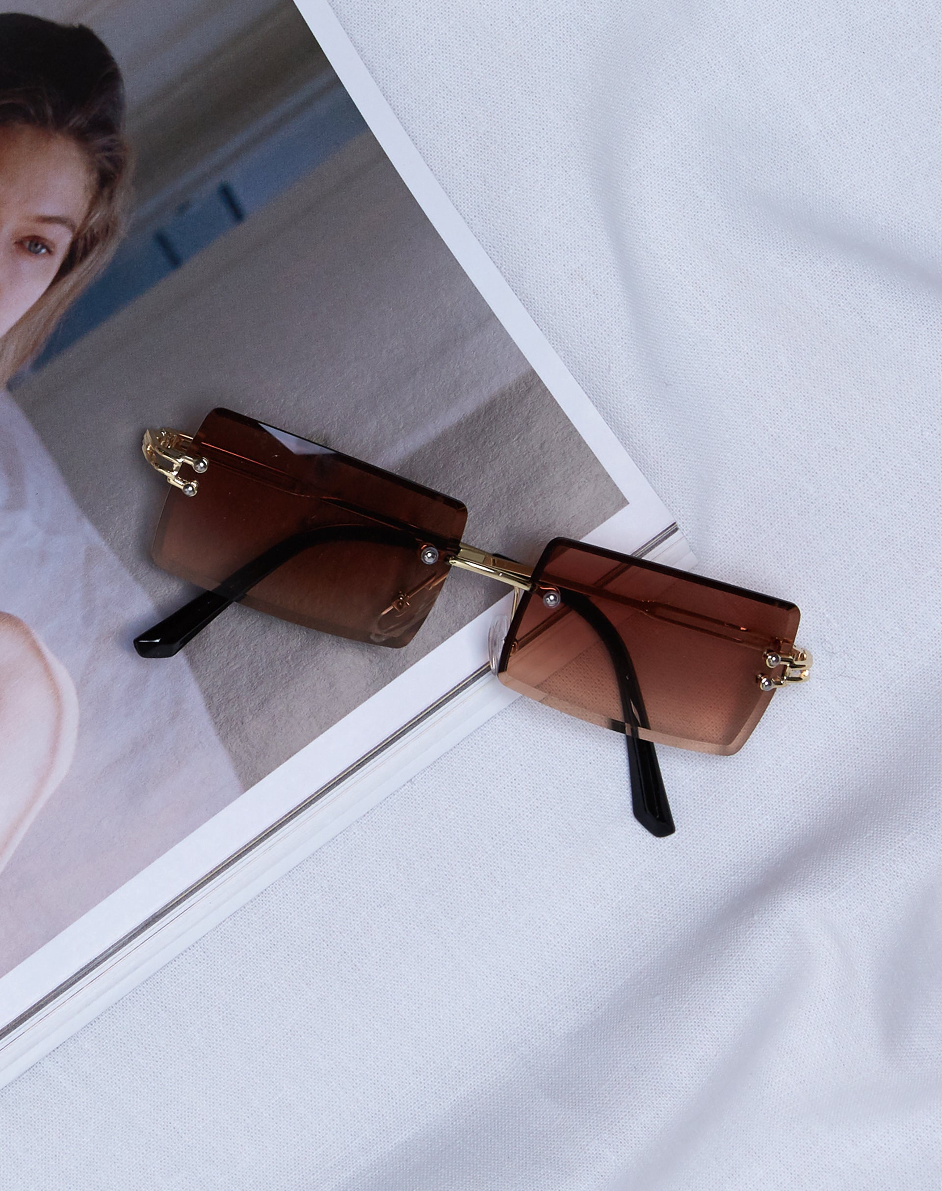 Image of Yumi Sonnenbrille in Braun und Gold
