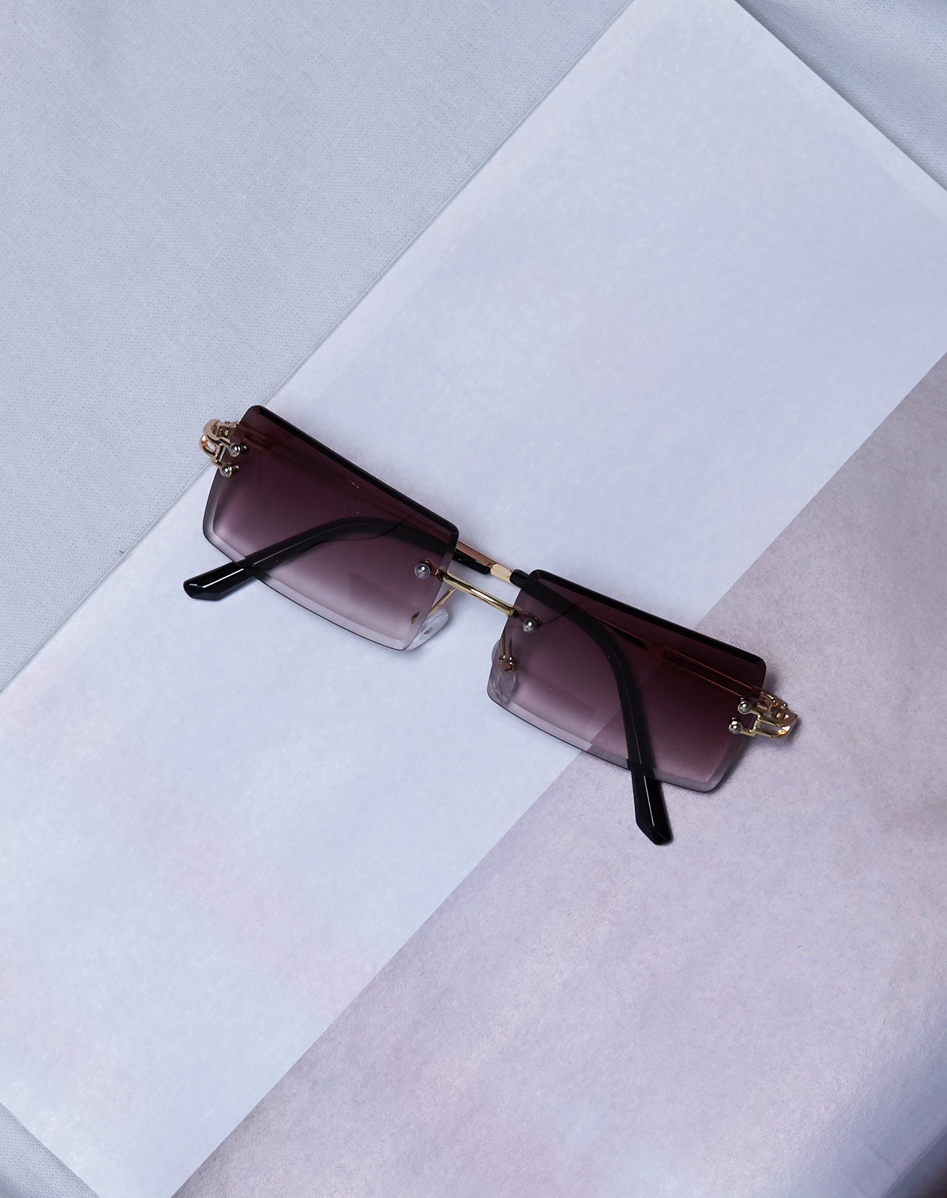 Image of Yumi Sonnenbrille in Schwarz und Gold