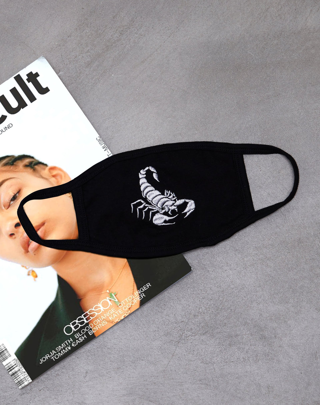 Gesichtsmaske in Schwarz Skorpion Weiß Embro