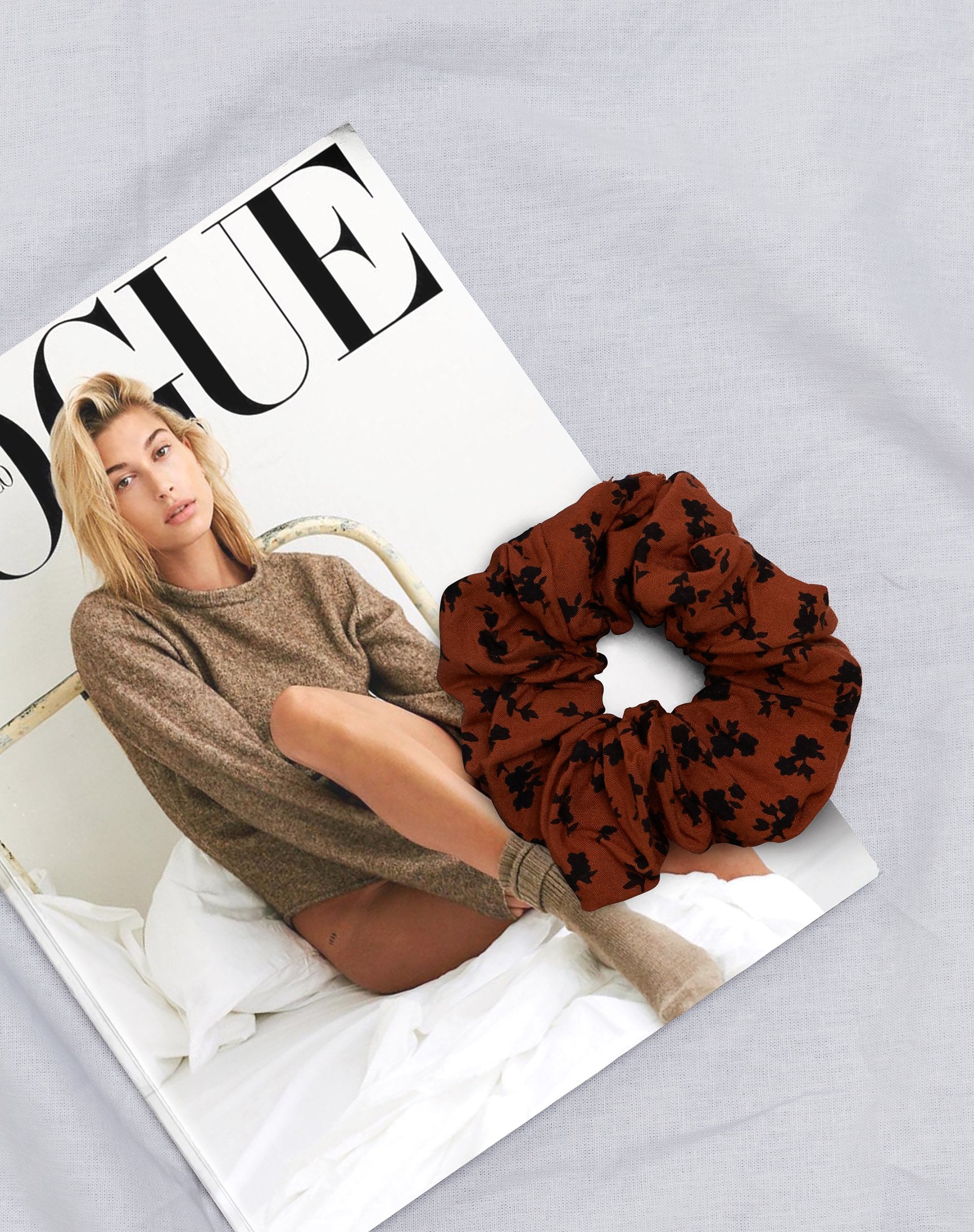 Bild von Scrunchie in Dainty Daisy Bombay Brown