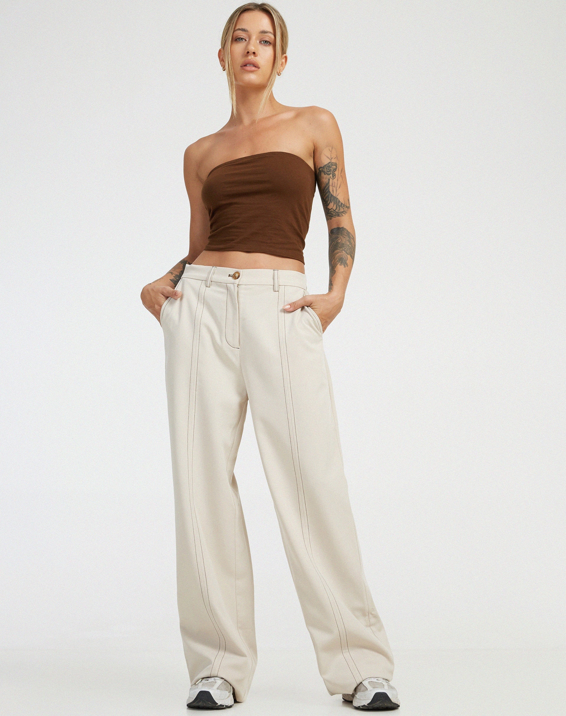 Abbildung von Albus Trouser in Ecru Brown Stitch