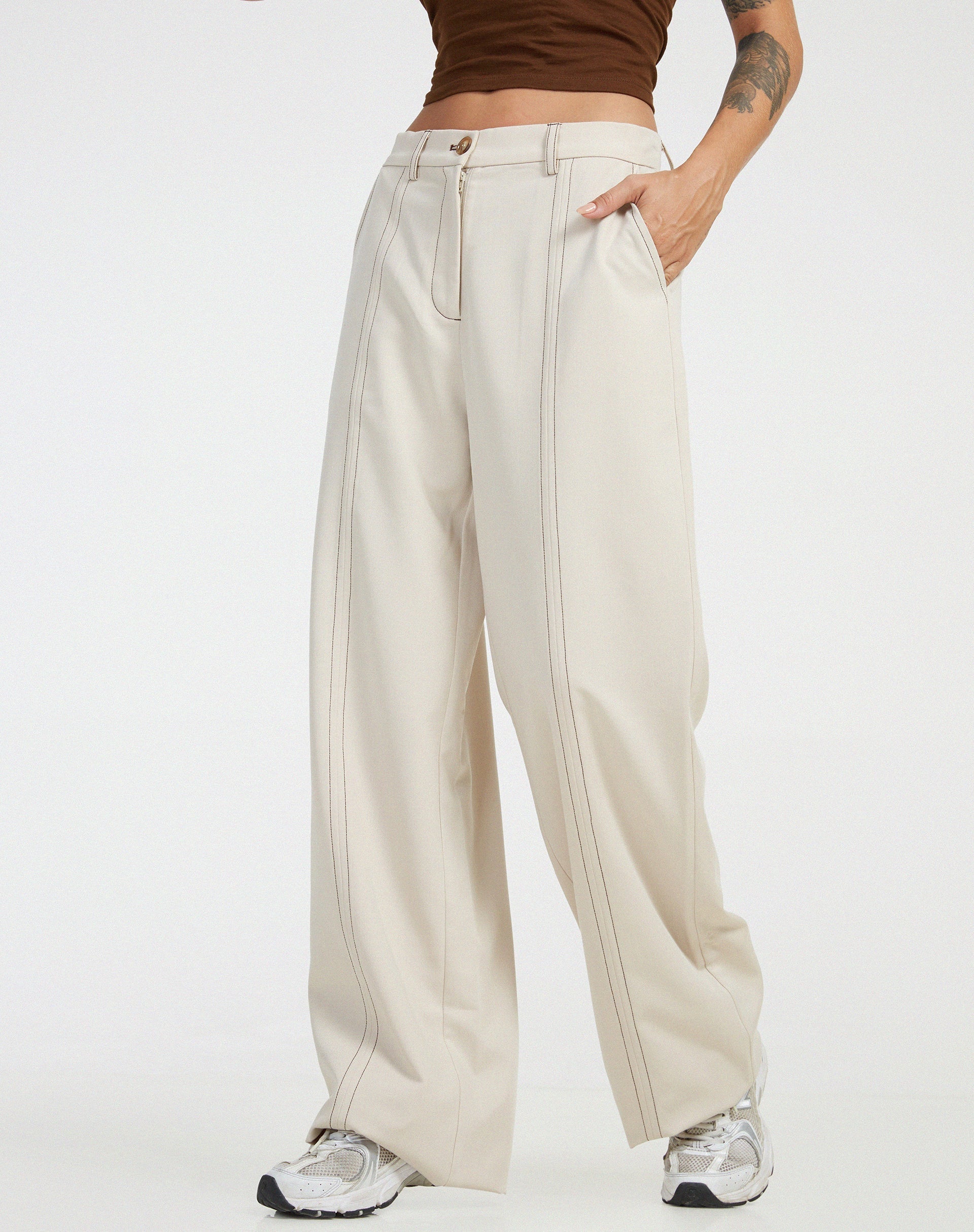 Abbildung von Albus Trouser in Ecru Brown Stitch