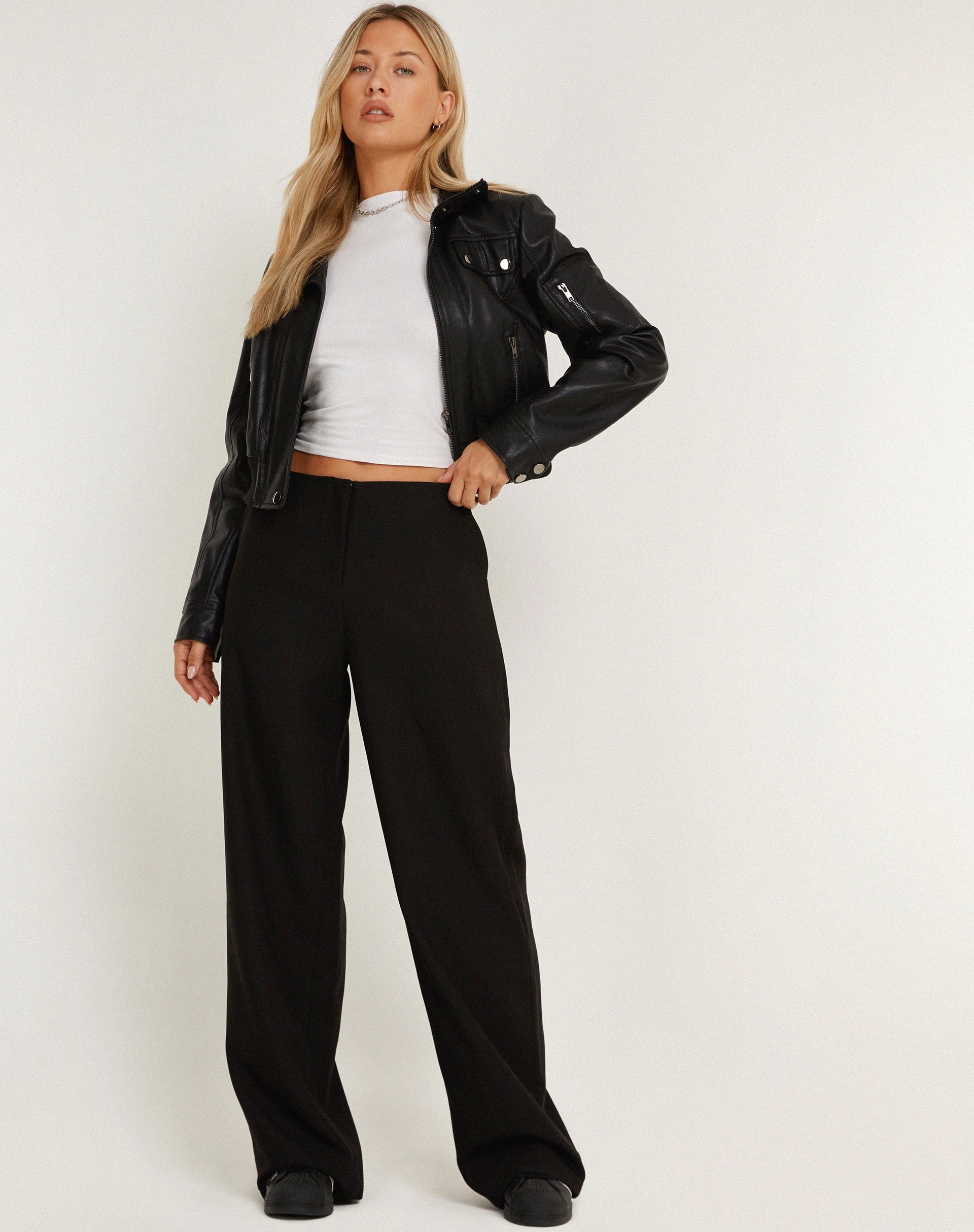Abbildung der Amadi Hose in Tailoring Black