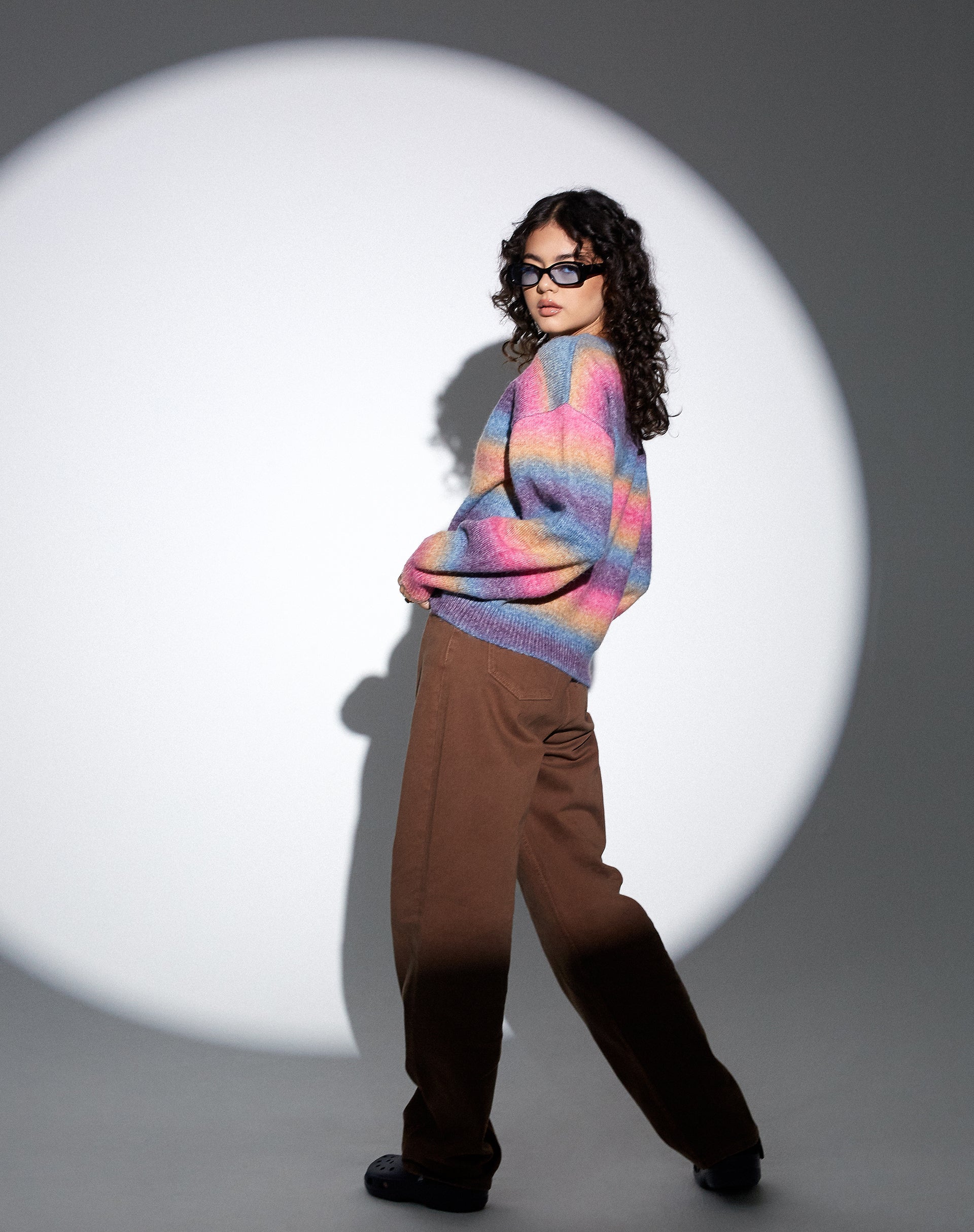 Bild von MOTEL X OLIVIA NEILL Ammaria Pullover in Rosa und Lila