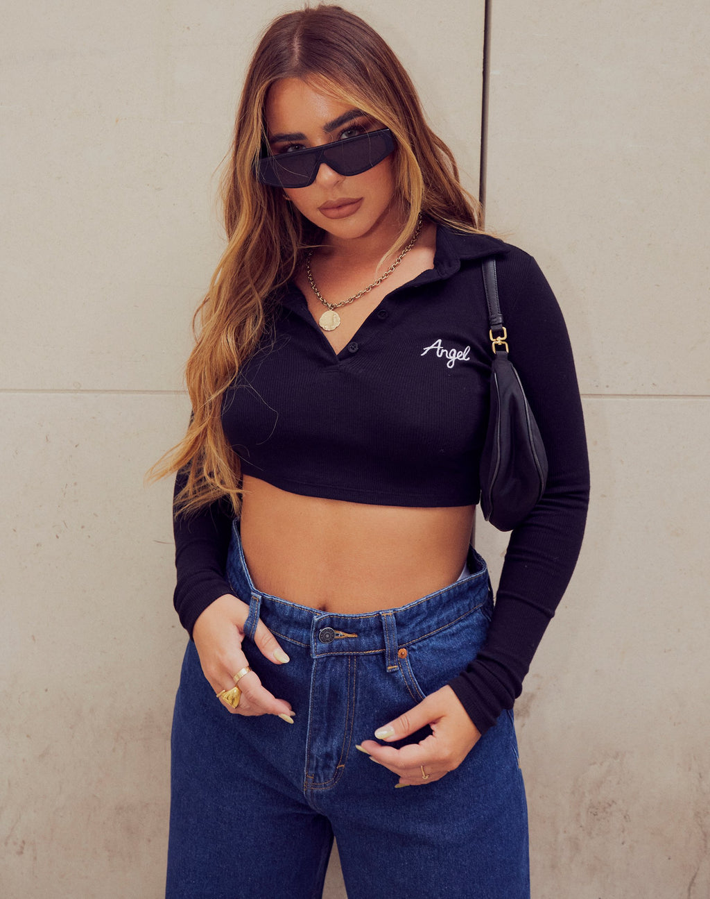 Elody Crop Top aus Rippe Schwarz 'Angel' Stickerei