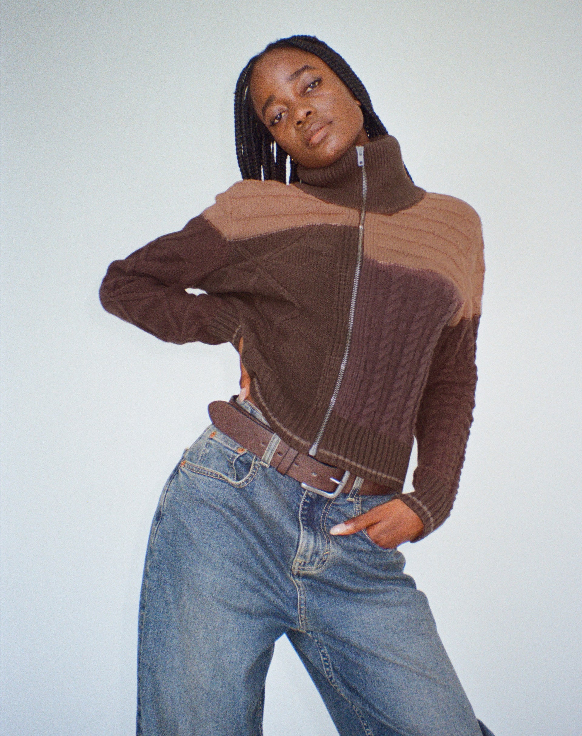 Abbildung der Arelius Strickjacke in Tonal Brown