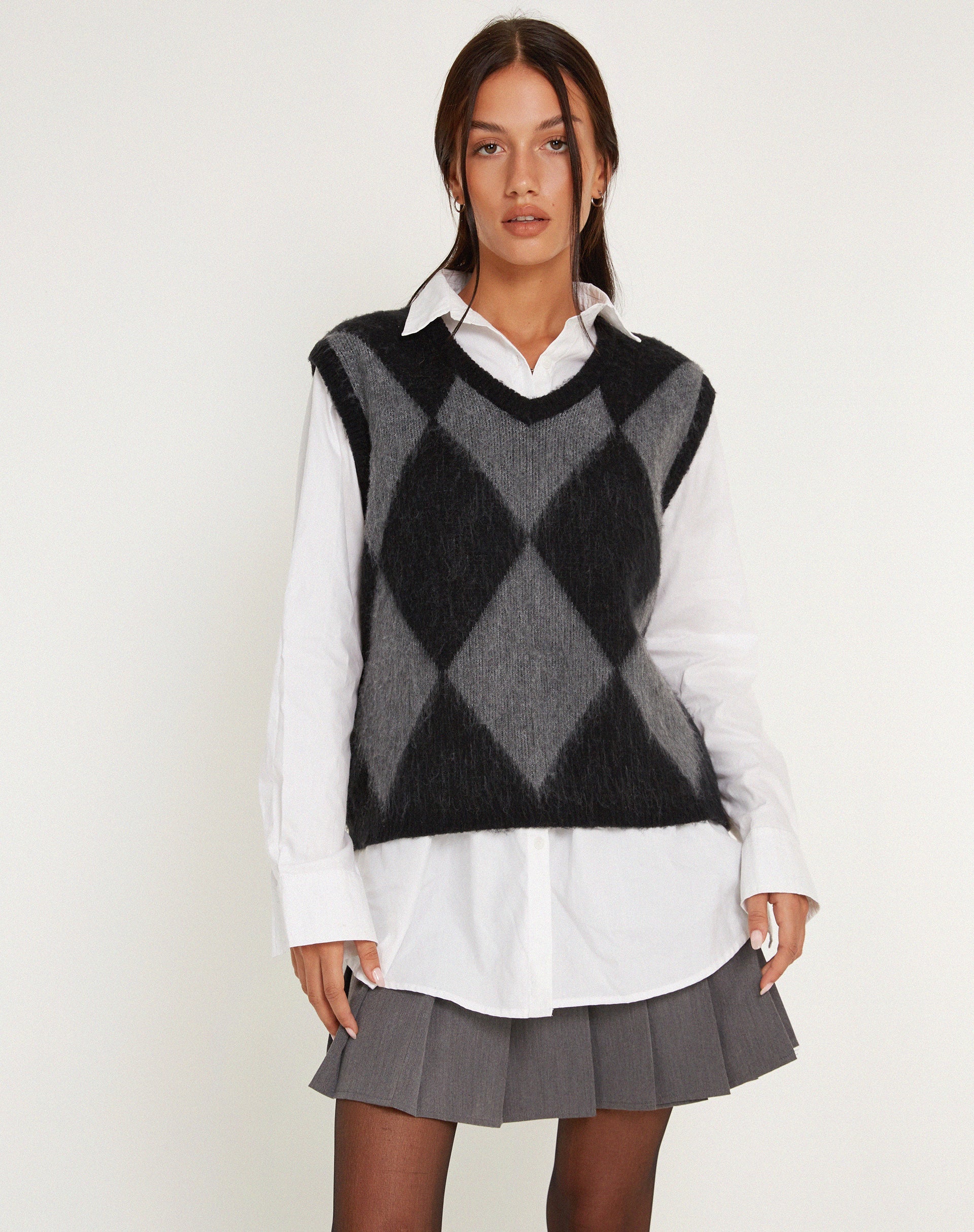 Bild von Arisa Sweater Vest in Harlekin Grau und Schwarz