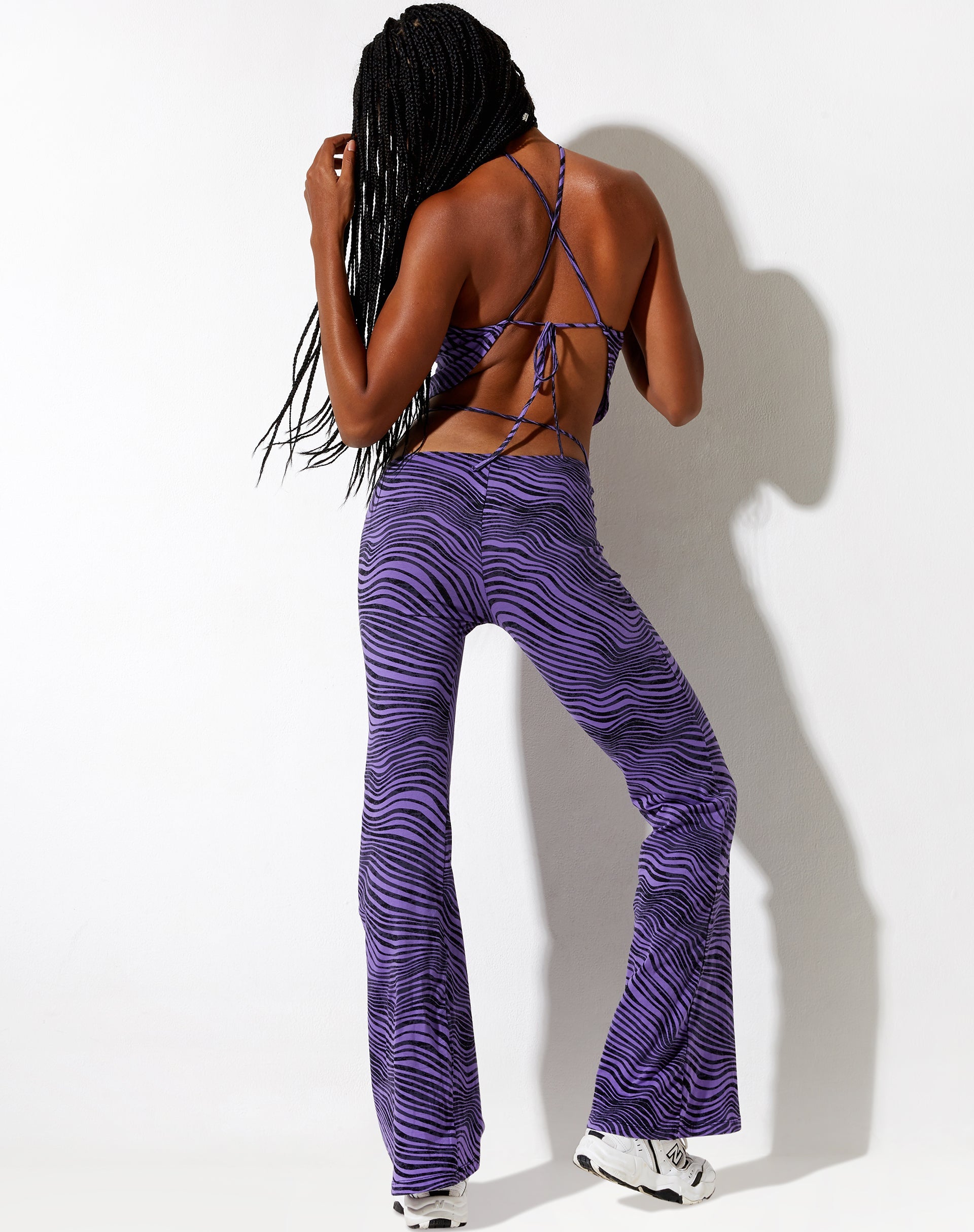 Bild von Eda Flare Trouser in Desert Terrain Lila
