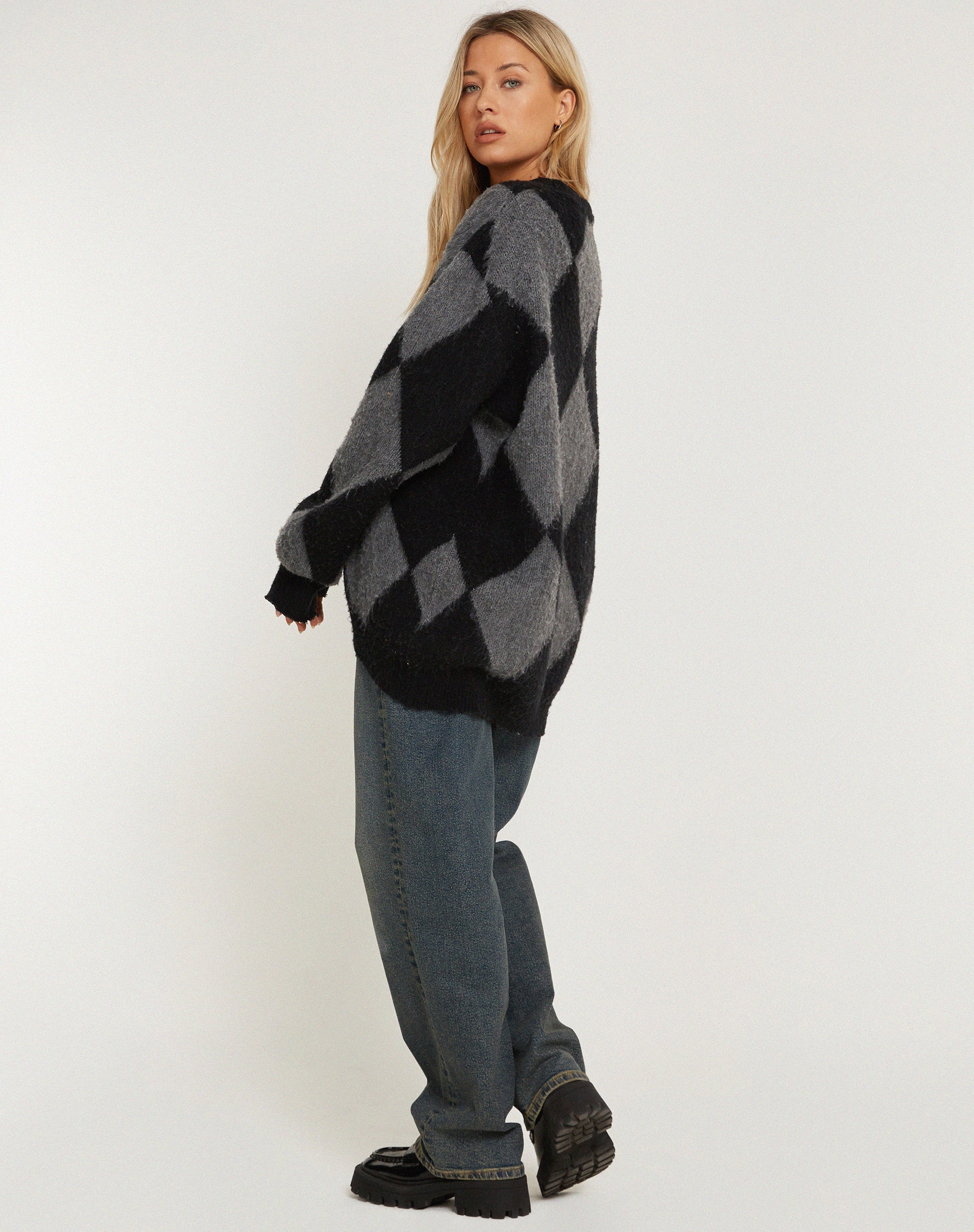 Bild von Aureli Cardi in Harlekin Grau und Schwarz