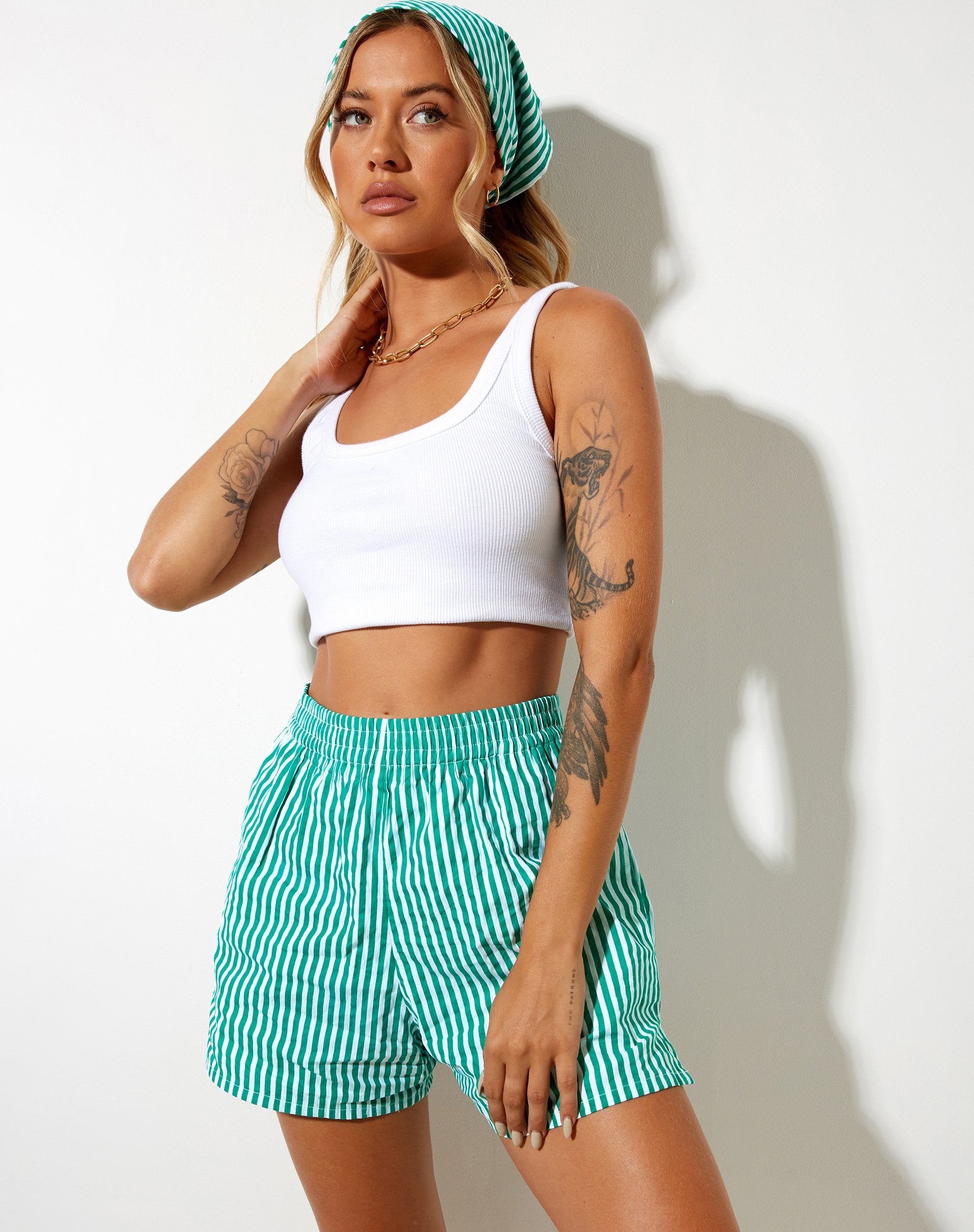 Bild von LALA SHORT VERTICAL STRIPE GRÜN WEISS