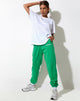 Abbildung des Basta Jogger in Fun Green mit "Live Better" Stickerei