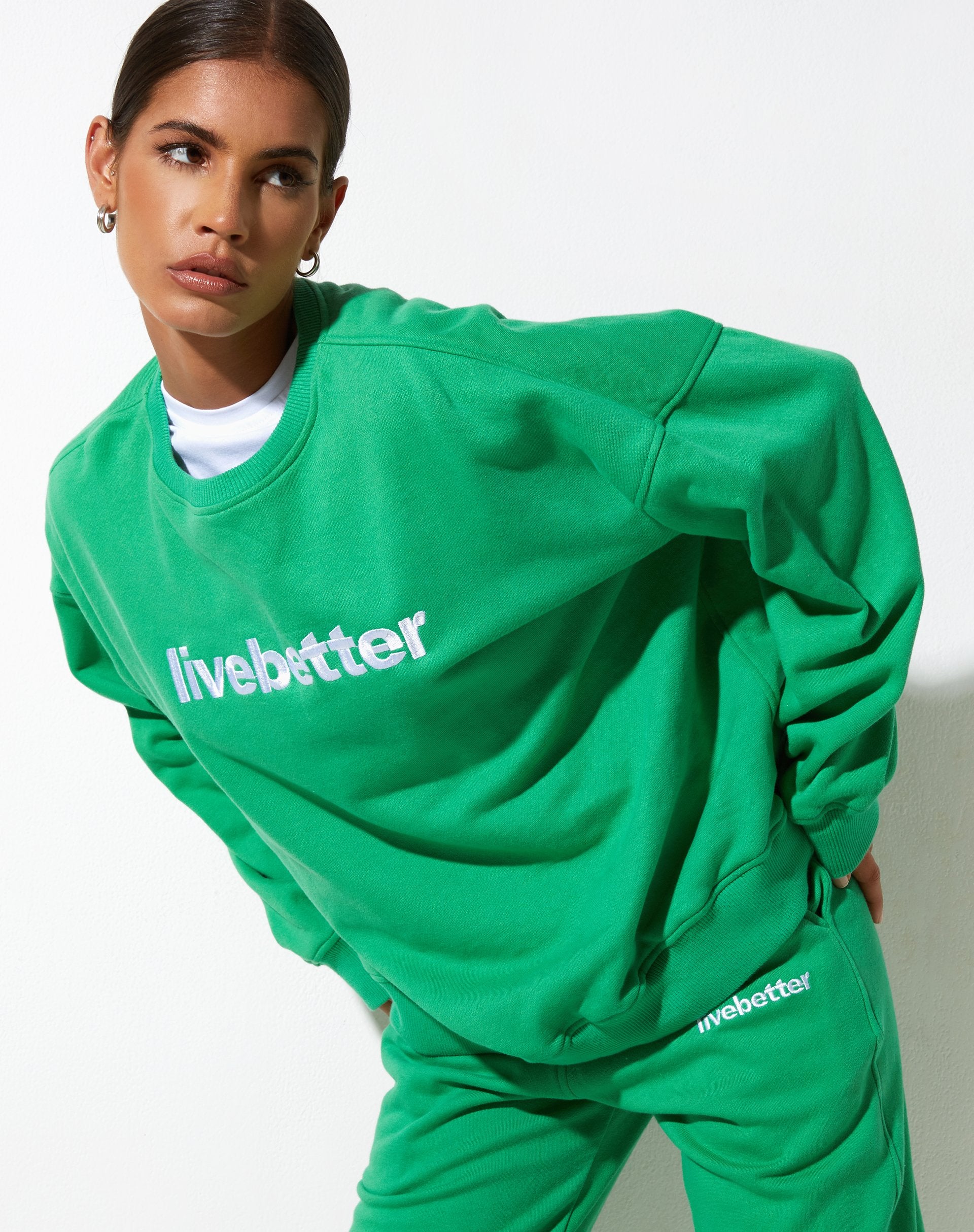 Bild von Ted Sweatshirt in Fun Green mit "Live Better"-Stickerei