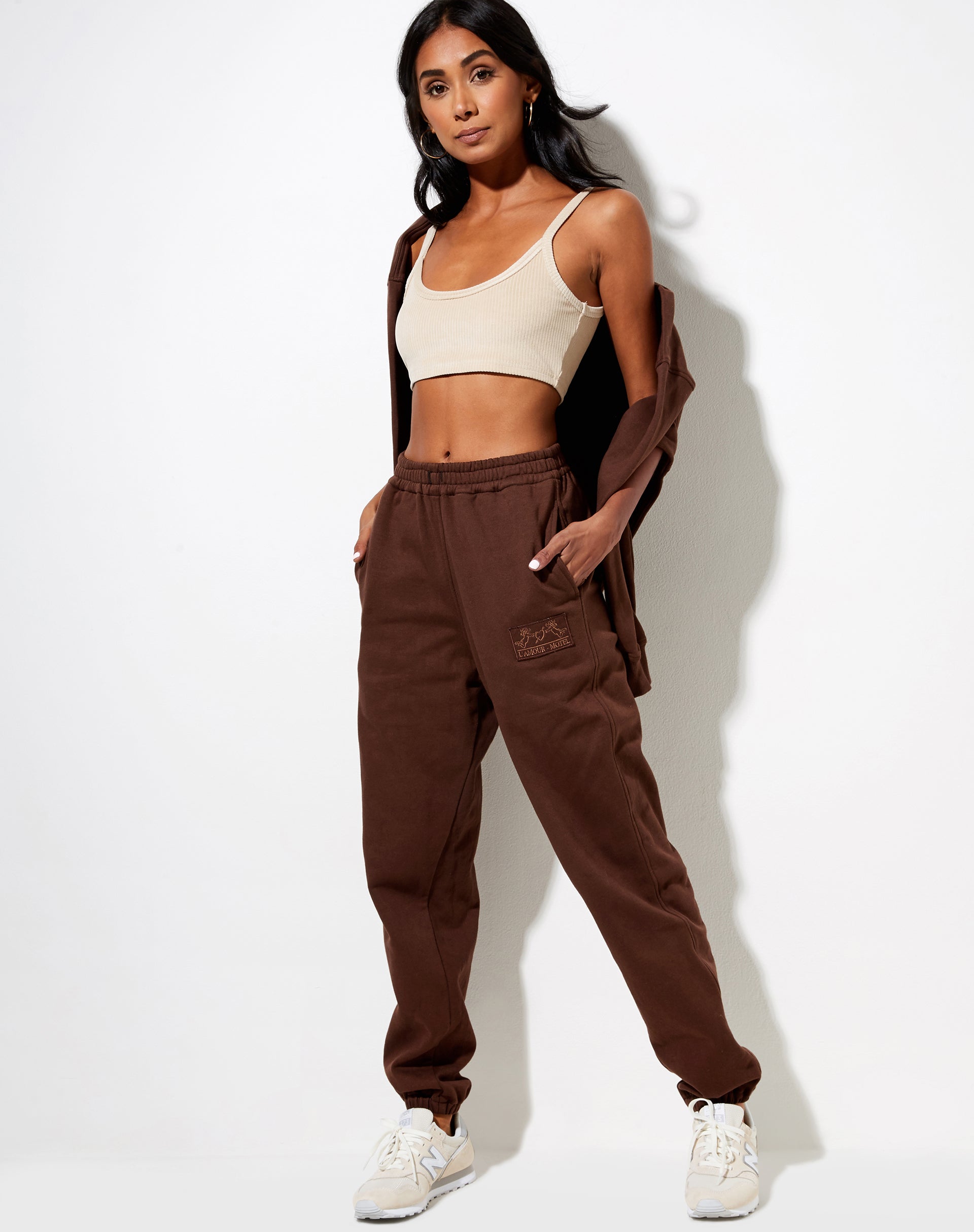 Bild von Basta Jogger in tiefem Mahagoni LAMour Cherub Label Embro