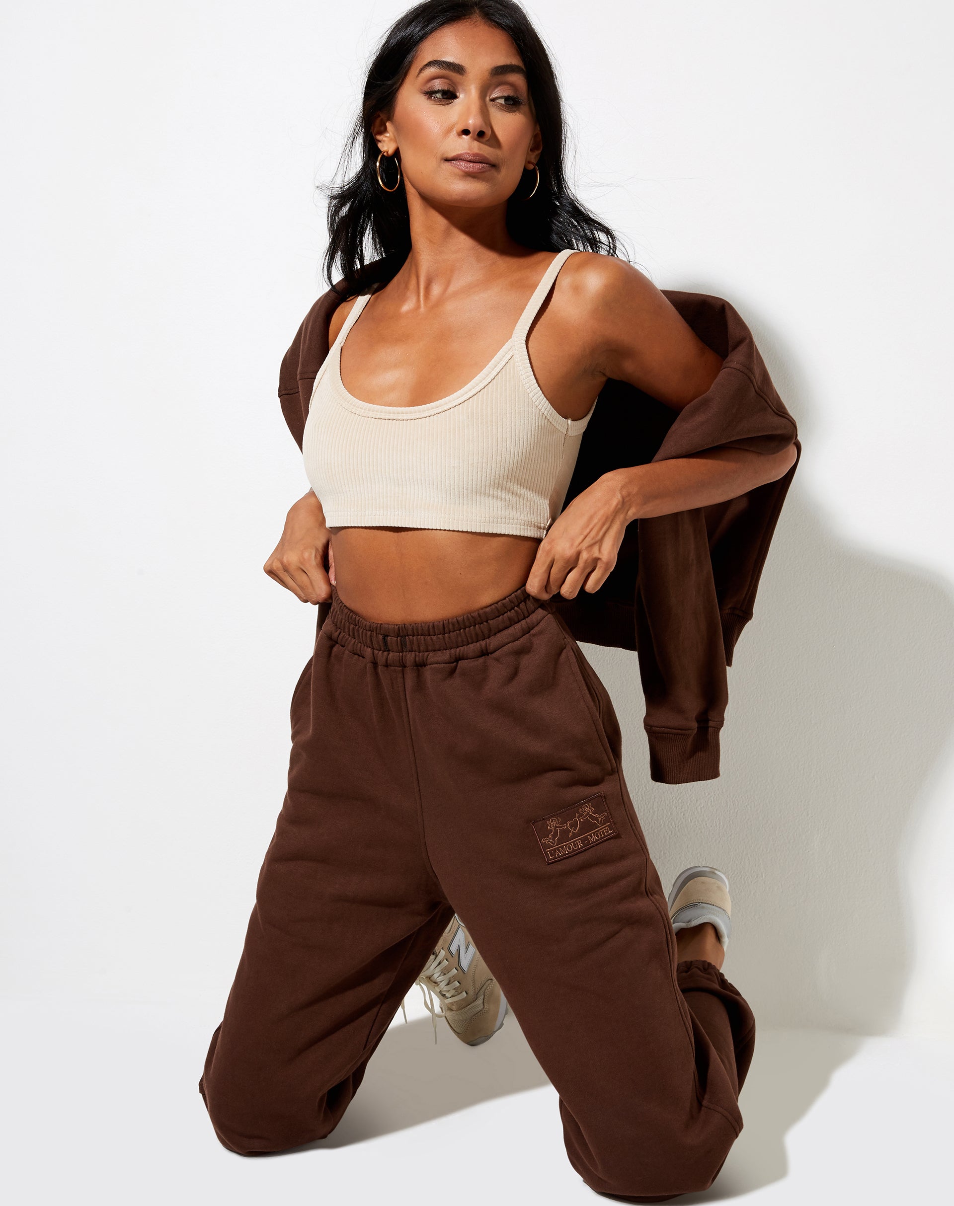 Bild von Basta Jogger in tiefem Mahagoni LAMour Cherub Label Embro