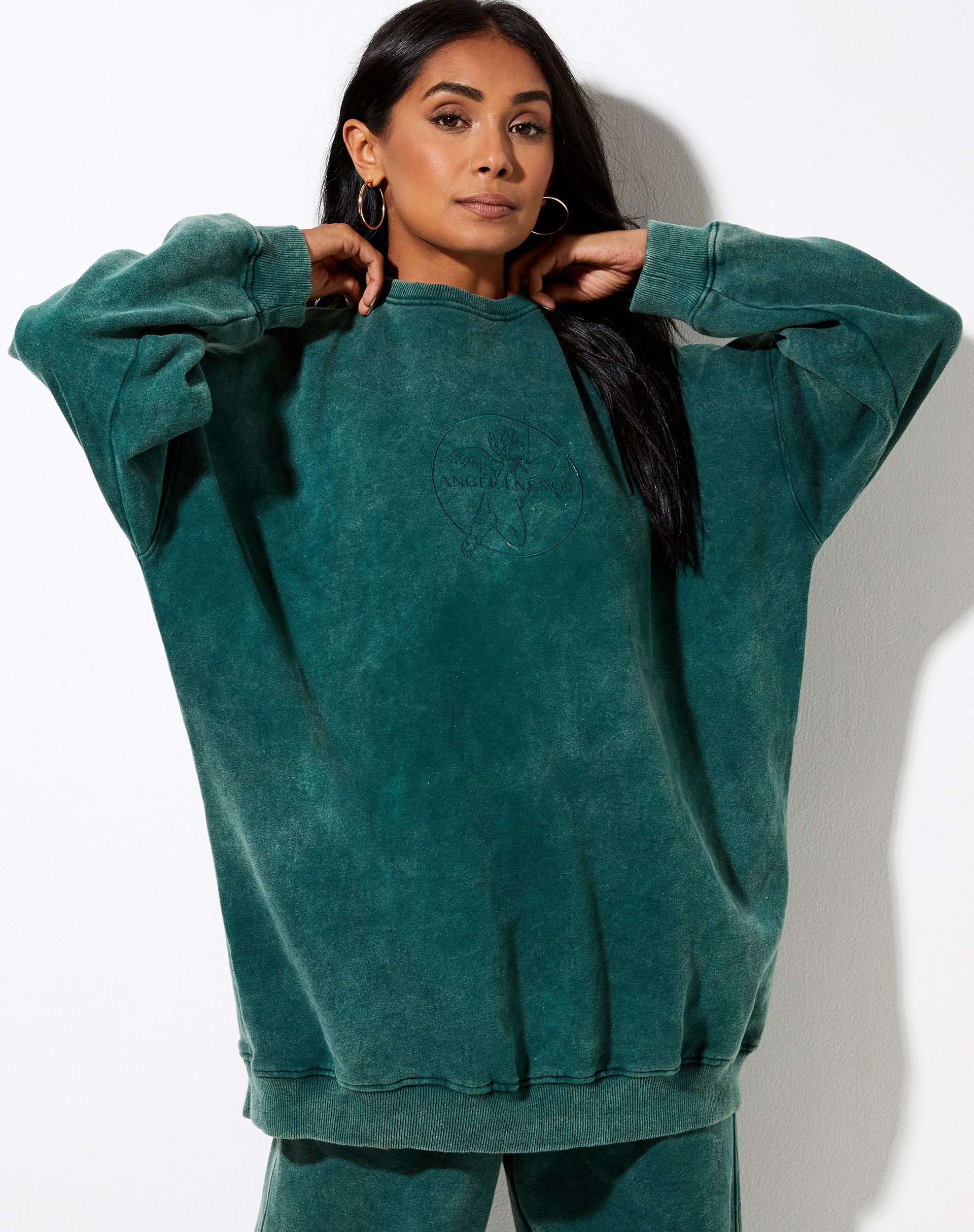 Bild von Glo Sweatshirt in Washed Green Engel Energie Cherub Embro