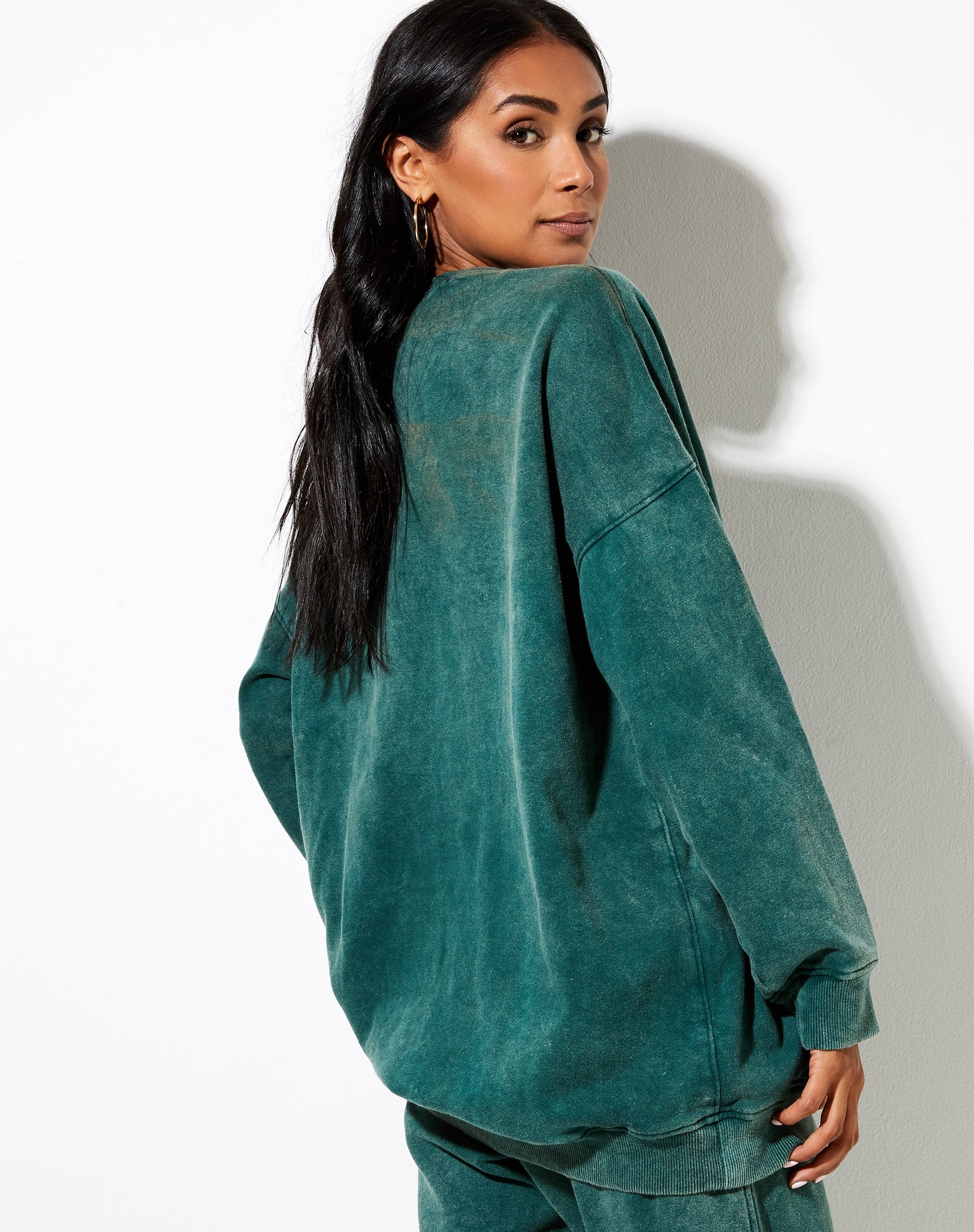 Bild von Glo Sweatshirt in Washed Green Engel Energie Cherub Embro