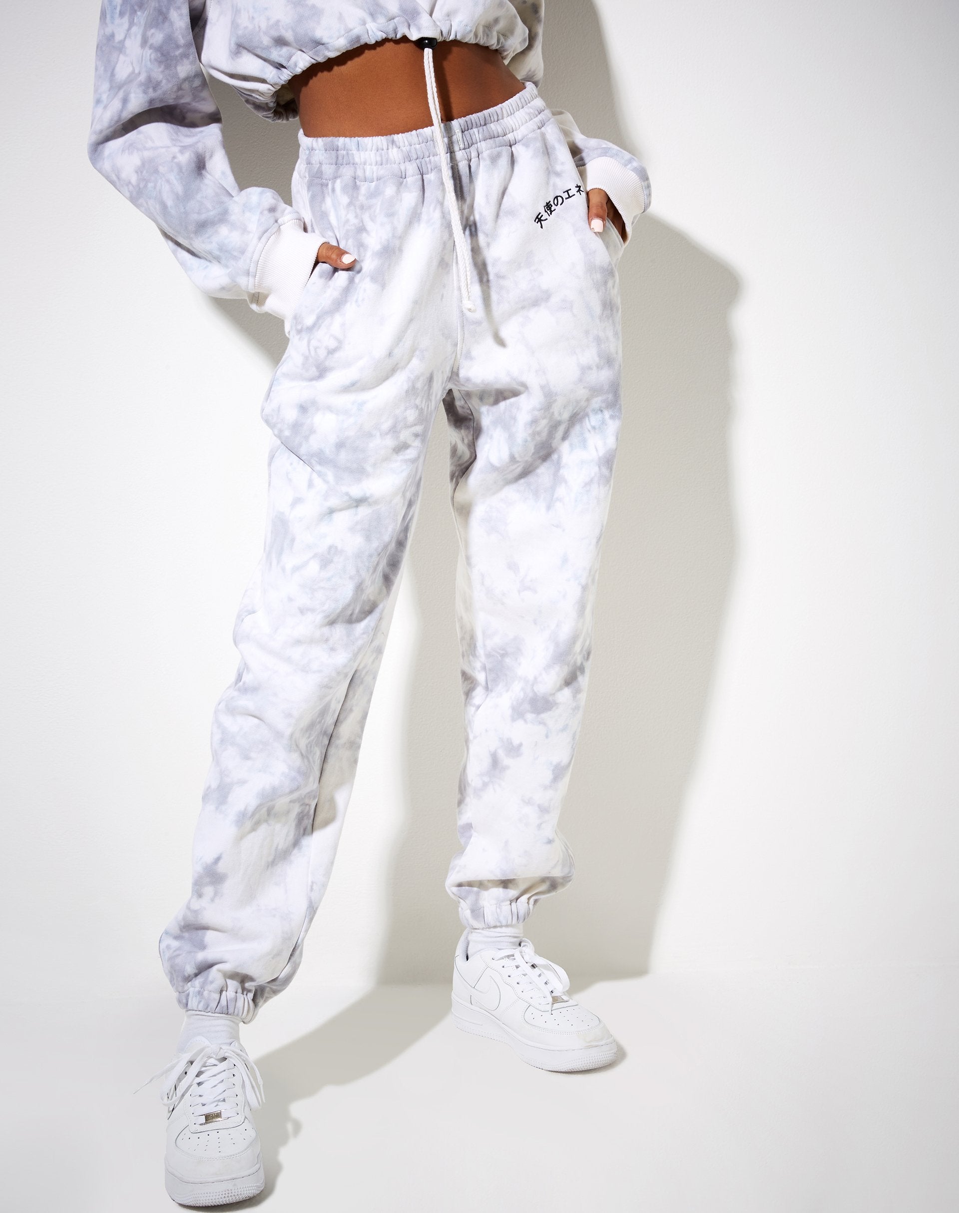 Bild von Markey Pullover in Grau Tie Dye Angel Energy Embro