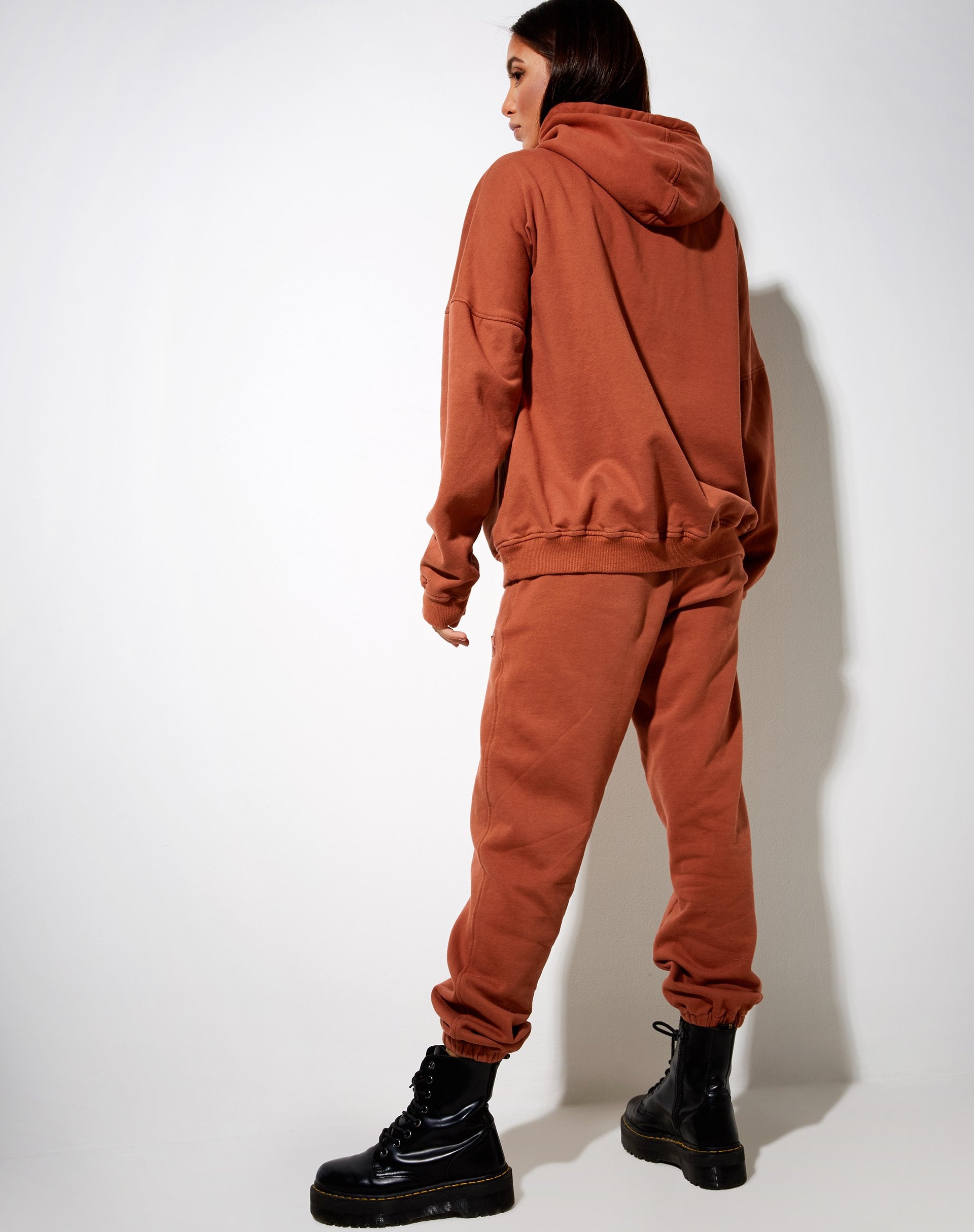 Bild von Basta Jogger aus gebranntem Ziegelstein Be Nice Label Embro