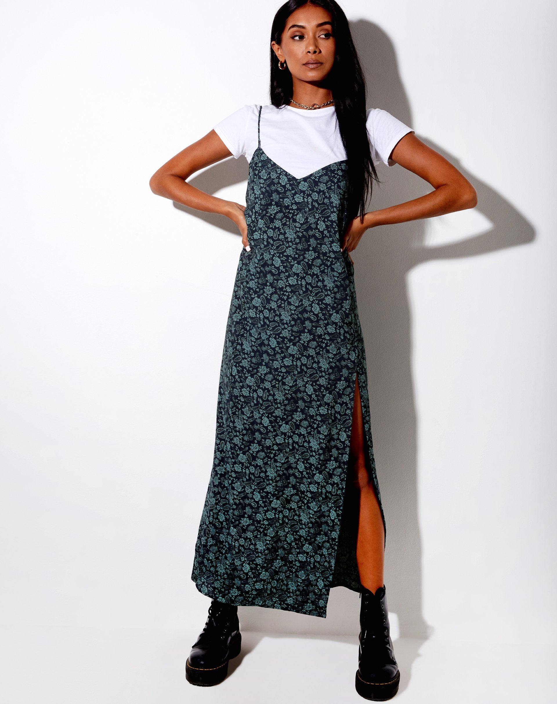 Bild von Batis Maxikleid in Mono Paisley Sage